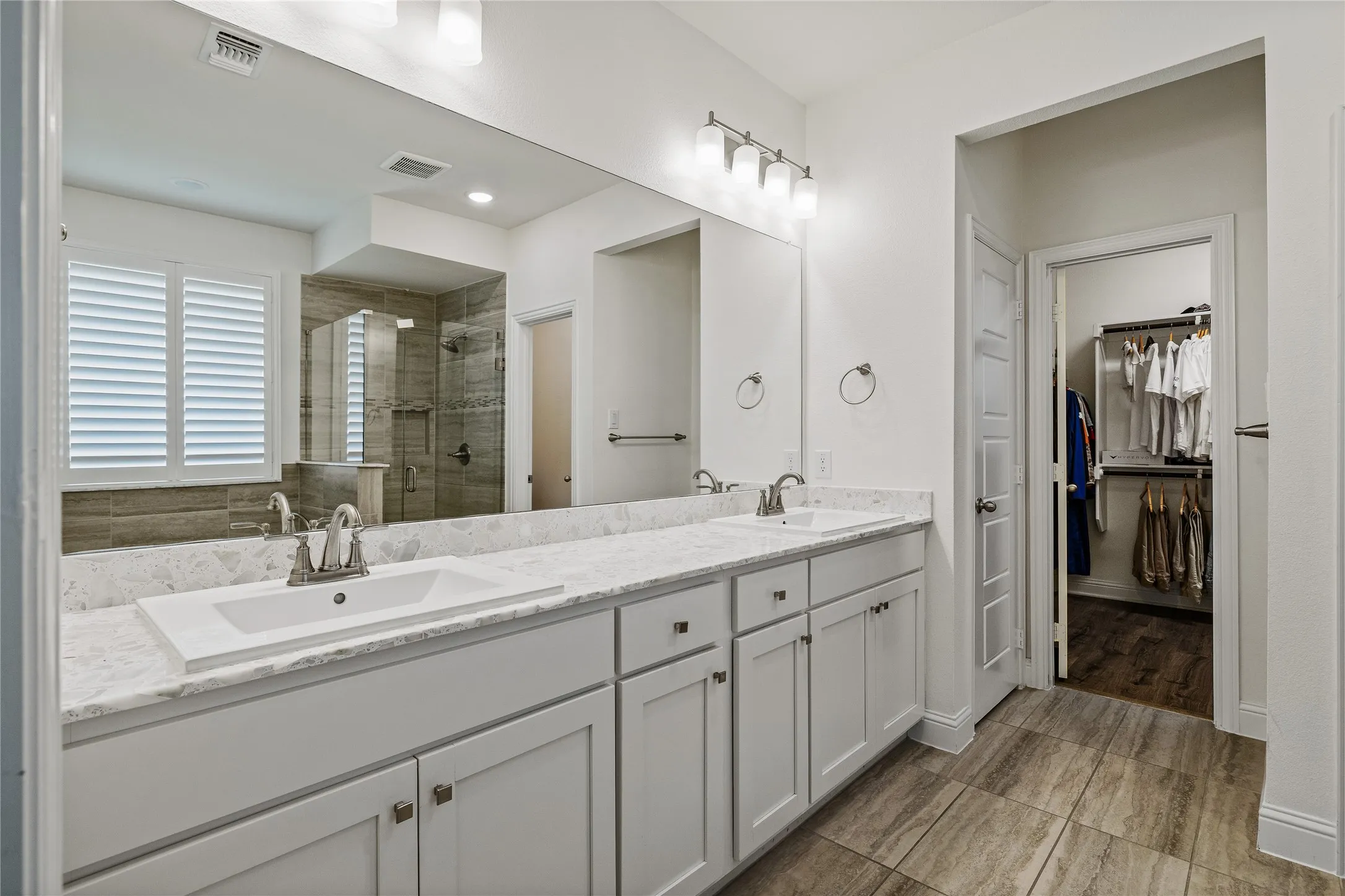Single Family Residence For Sale in Grayson County , 1430 Shaker Hills Road, Gunter, Texas 75058, 4 Bedroom, 4 Bathroom, 3 Garage spaces, 2,829 Sqft, built in 2021, mls#21409617, Real Estate Agent in Gunter, Homes For Sale in Grayson county, Homes For Sale in Gunter, Realtor in Gunter Texas, Real Estate Brokerage Independent Realty Texas, Luminita Cordes Realtor