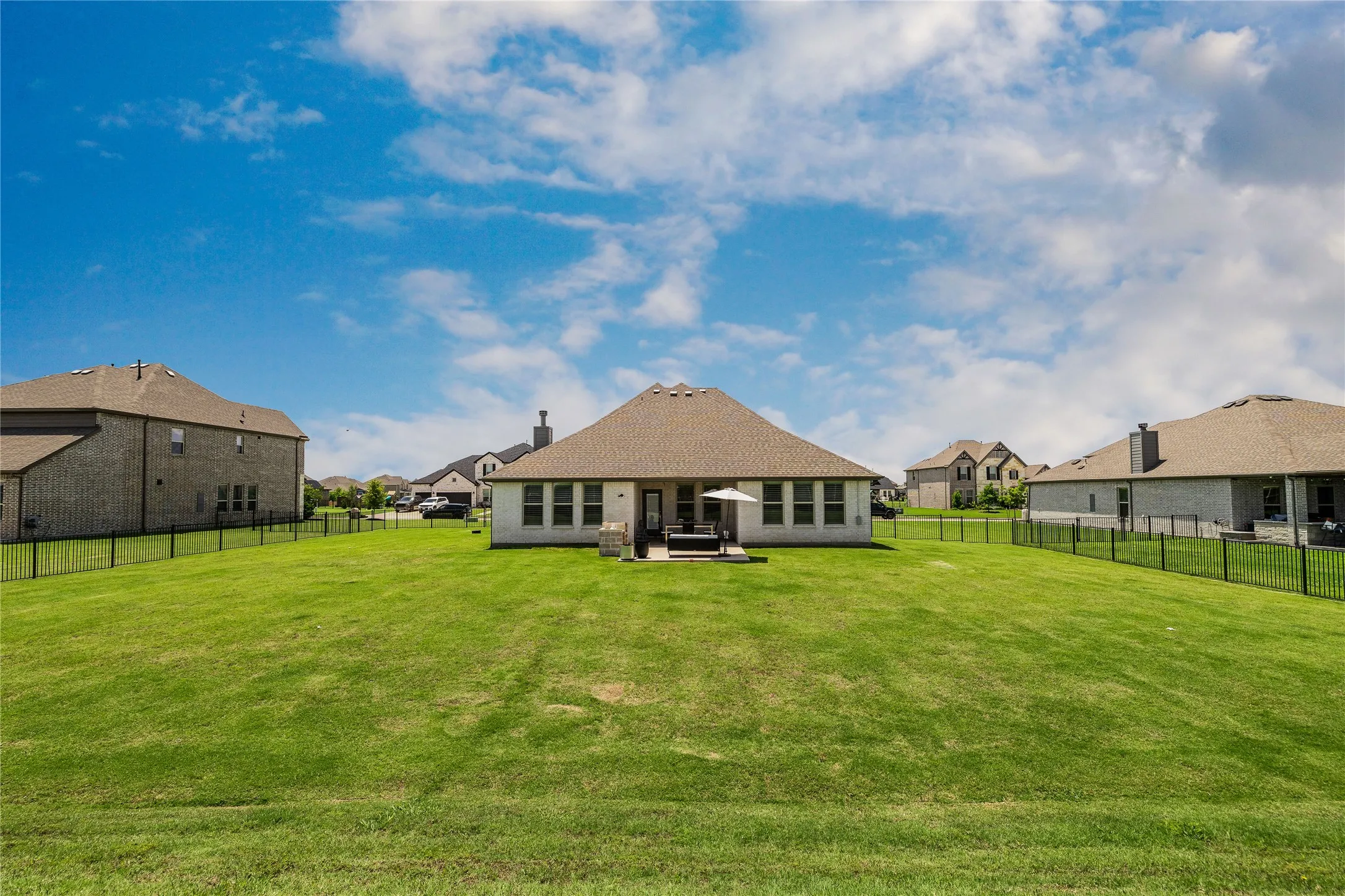 Single Family Residence For Sale in Grayson County , 1430 Shaker Hills Road, Gunter, Texas 75058, 4 Bedroom, 4 Bathroom, 3 Garage spaces, 2,829 Sqft, built in 2021, mls#21409617, Real Estate Agent in Gunter, Homes For Sale in Grayson county, Homes For Sale in Gunter, Realtor in Gunter Texas, Real Estate Brokerage Independent Realty Texas, Luminita Cordes Realtor