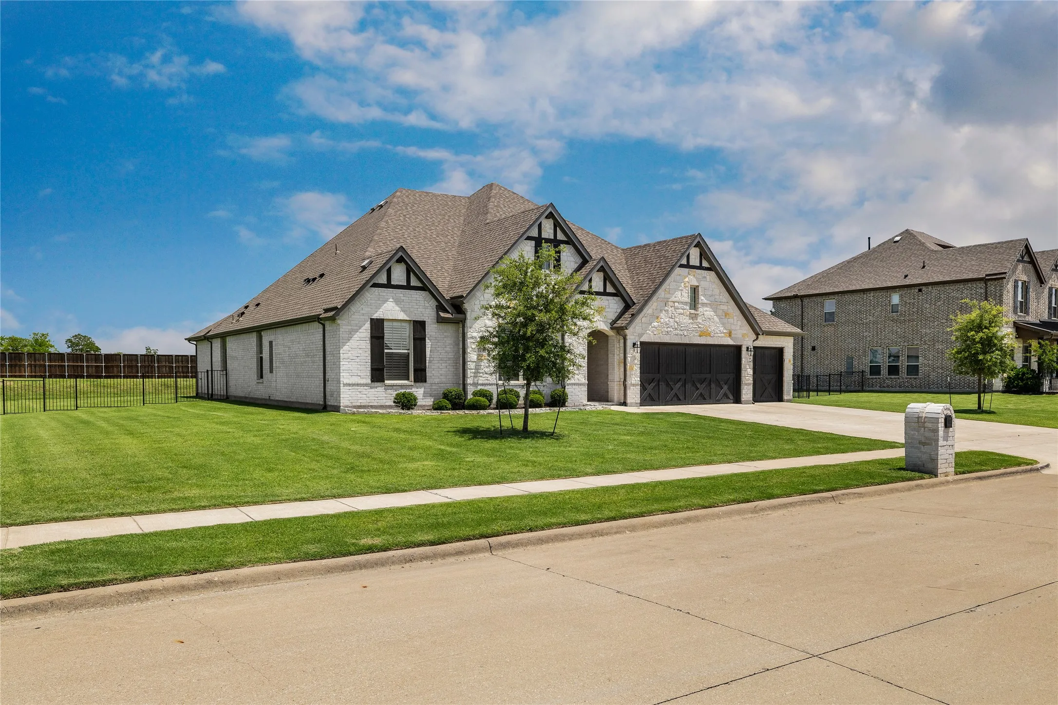 Single Family Residence For Sale in Grayson County , 1430 Shaker Hills Road, Gunter, Texas 75058, 4 Bedroom, 4 Bathroom, 3 Garage spaces, 2,829 Sqft, built in 2021, mls#21409617, Real Estate Agent in Gunter, Homes For Sale in Grayson county, Homes For Sale in Gunter, Realtor in Gunter Texas, Real Estate Brokerage Independent Realty Texas, Luminita Cordes Realtor