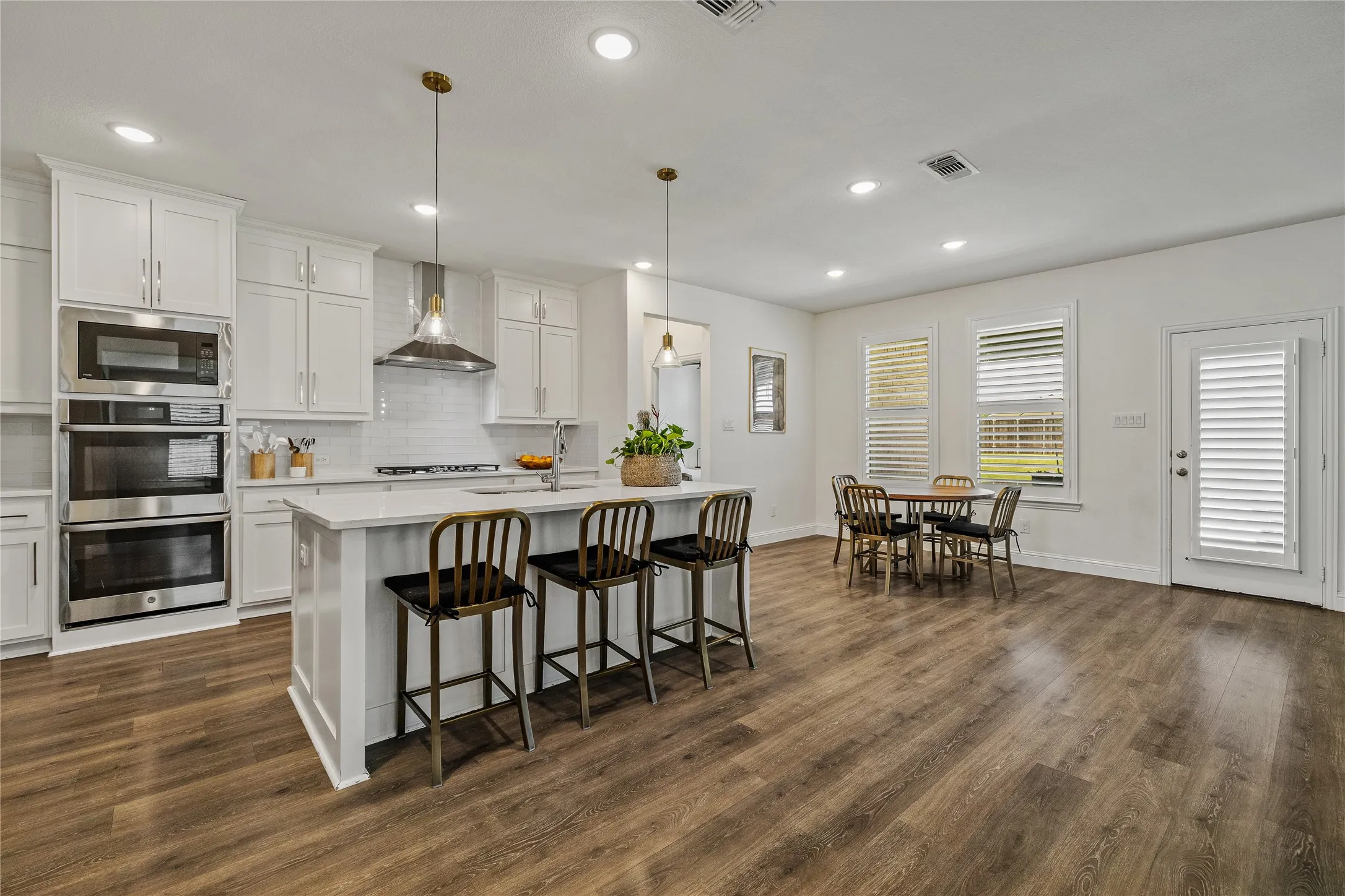Single Family Residence For Sale in Grayson County , 1430 Shaker Hills Road, Gunter, Texas 75058, 4 Bedroom, 4 Bathroom, 3 Garage spaces, 2,829 Sqft, built in 2021, mls#21409617, Real Estate Agent in Gunter, Homes For Sale in Grayson county, Homes For Sale in Gunter, Realtor in Gunter Texas, Real Estate Brokerage Independent Realty Texas, Luminita Cordes Realtor