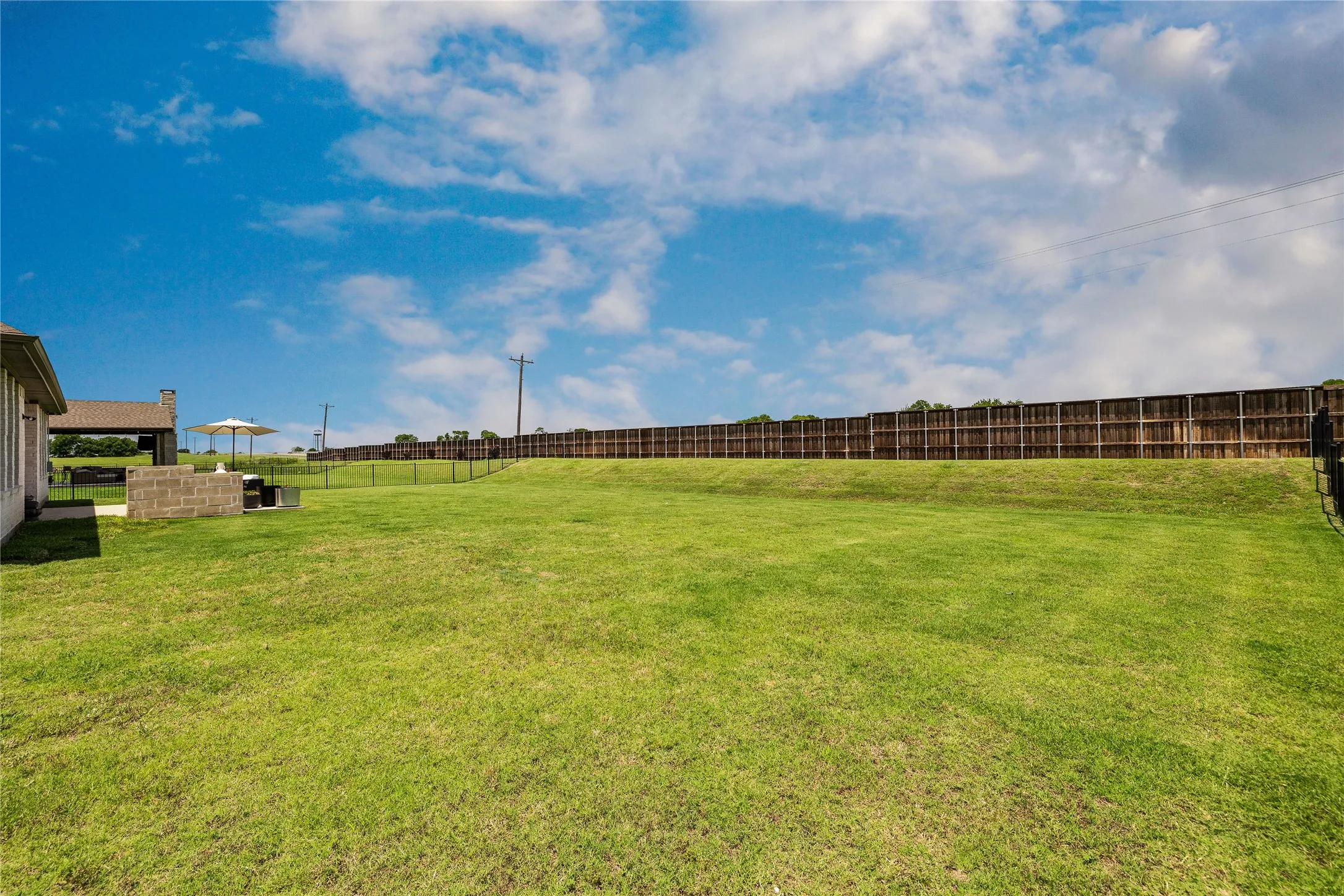 Single Family Residence For Sale in Grayson County , 1430 Shaker Hills Road, Gunter, Texas 75058, 4 Bedroom, 4 Bathroom, 3 Garage spaces, 2,829 Sqft, built in 2021, mls#21409617, Real Estate Agent in Gunter, Homes For Sale in Grayson county, Homes For Sale in Gunter, Realtor in Gunter Texas, Real Estate Brokerage Independent Realty Texas, Luminita Cordes Realtor