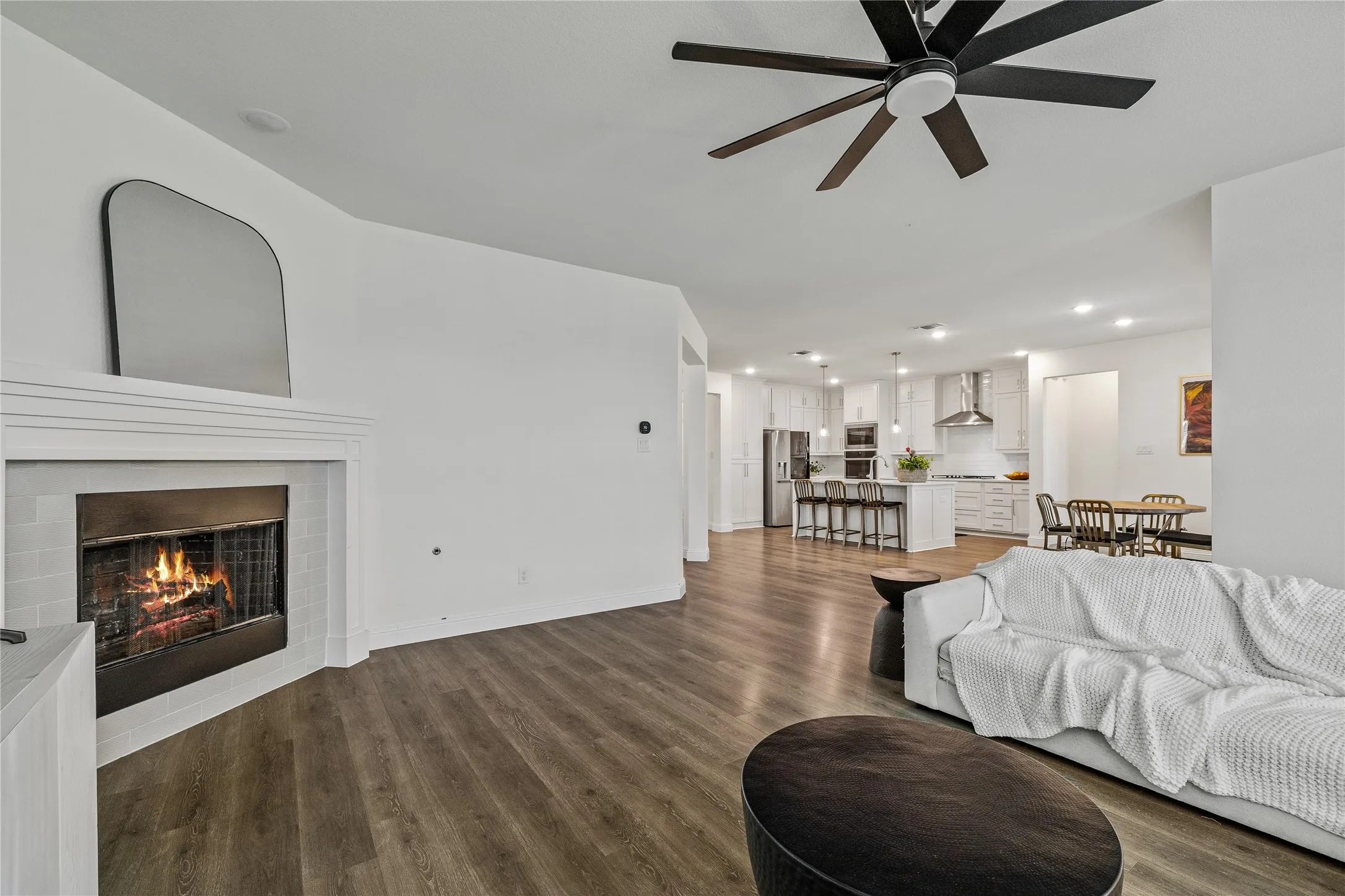 Single Family Residence For Sale in Grayson County , 1430 Shaker Hills Road, Gunter, Texas 75058, 4 Bedroom, 4 Bathroom, 3 Garage spaces, 2,829 Sqft, built in 2021, mls#21409617, Real Estate Agent in Gunter, Homes For Sale in Grayson county, Homes For Sale in Gunter, Realtor in Gunter Texas, Real Estate Brokerage Independent Realty Texas, Luminita Cordes Realtor
