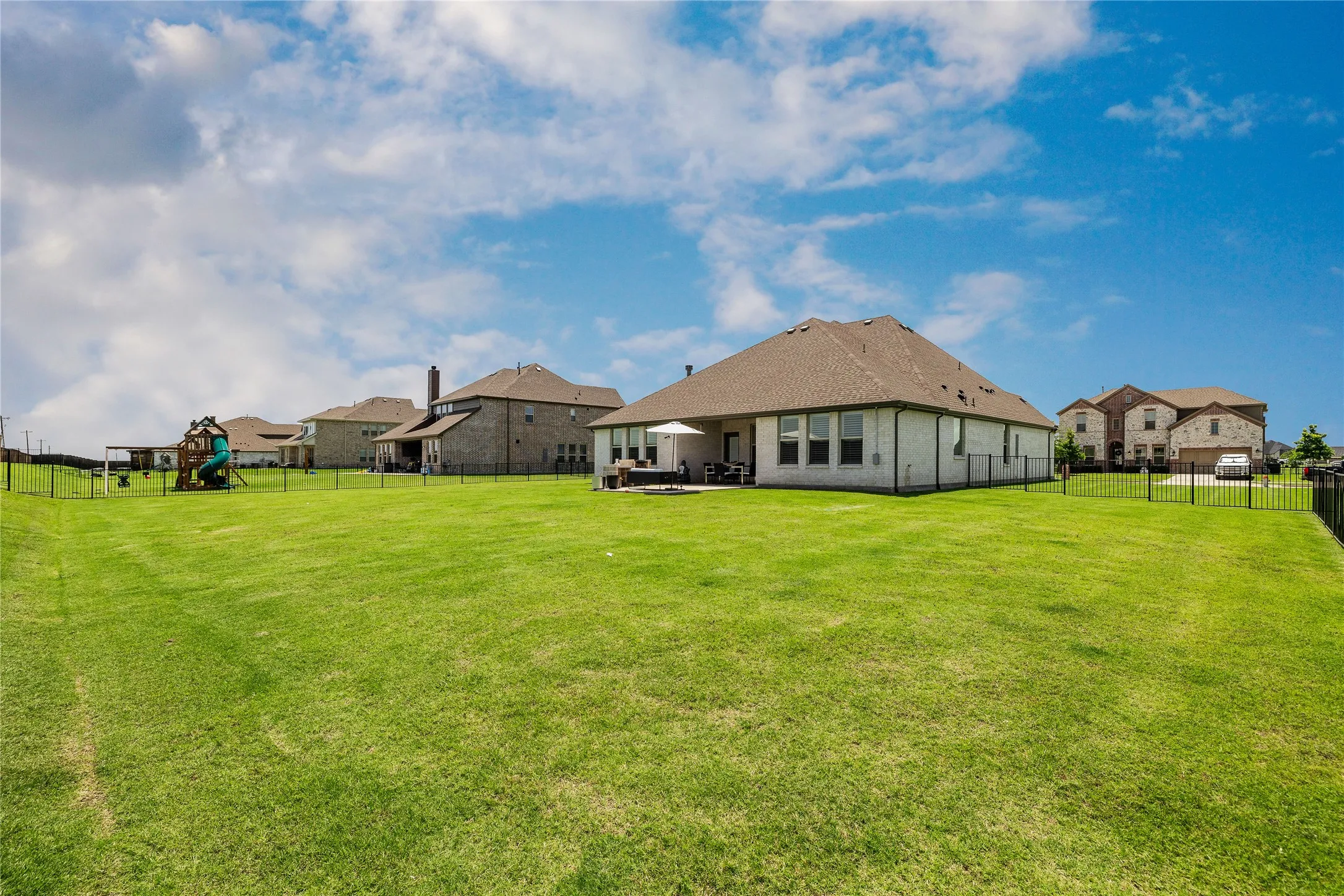 Single Family Residence For Sale in Grayson County , 1430 Shaker Hills Road, Gunter, Texas 75058, 4 Bedroom, 4 Bathroom, 3 Garage spaces, 2,829 Sqft, built in 2021, mls#21409617, Real Estate Agent in Gunter, Homes For Sale in Grayson county, Homes For Sale in Gunter, Realtor in Gunter Texas, Real Estate Brokerage Independent Realty Texas, Luminita Cordes Realtor