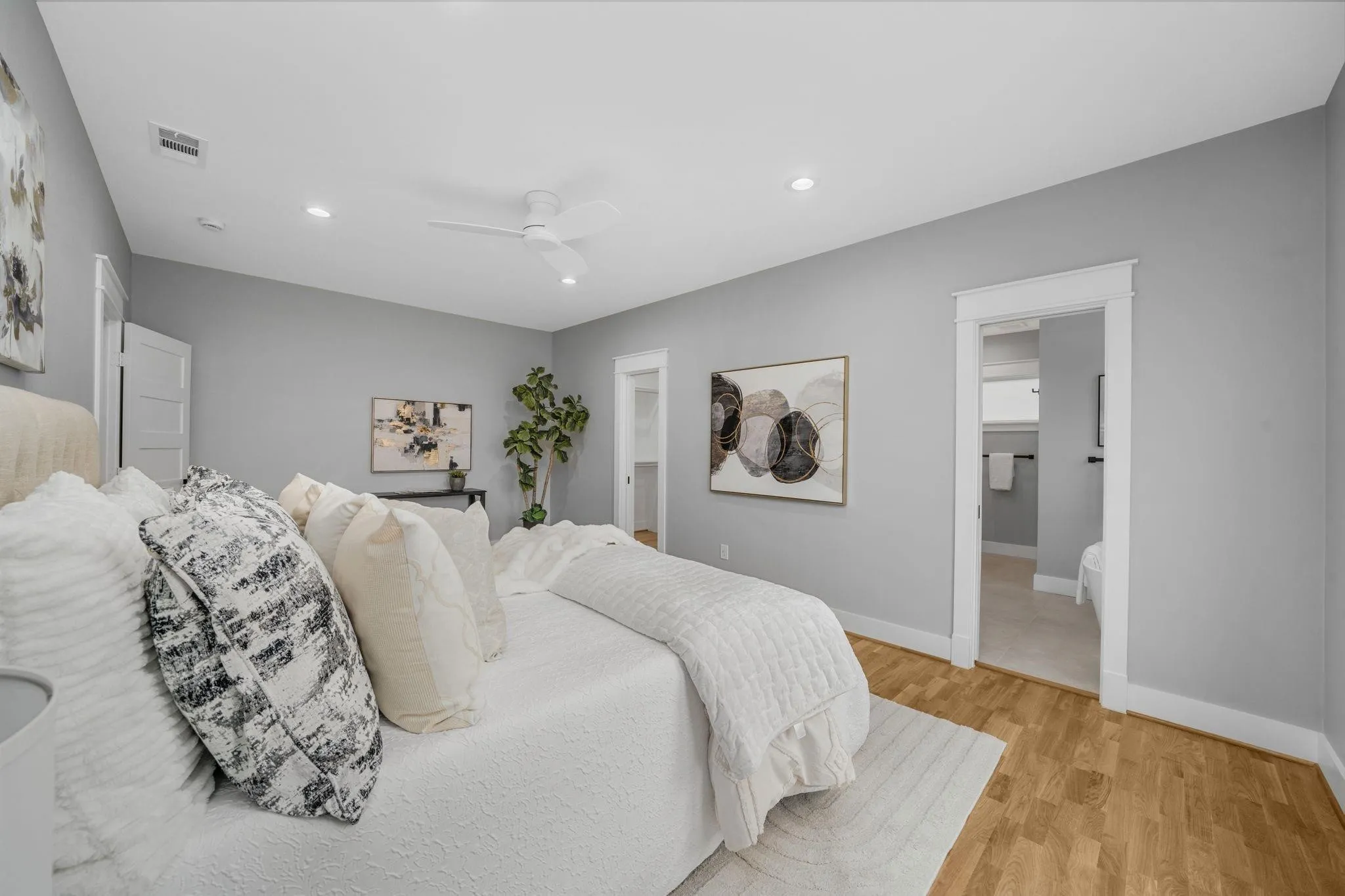 Single Family Residence For Rent in Dallas County , 6047 Velasco Avenue, Dallas, Texas 75206, 3 Bedroom, 4 Bathroom, 2 Garage spaces, 2,620 Sqft, built in 2025, mls#21409731, Real Estate Agent in Dallas, Homes For Rent in Dallas county, Homes For Rent in Dallas, Realtor in Dallas Texas, Real Estate Brokerage Independent Realty Texas, Luminita Cordes Realtor
