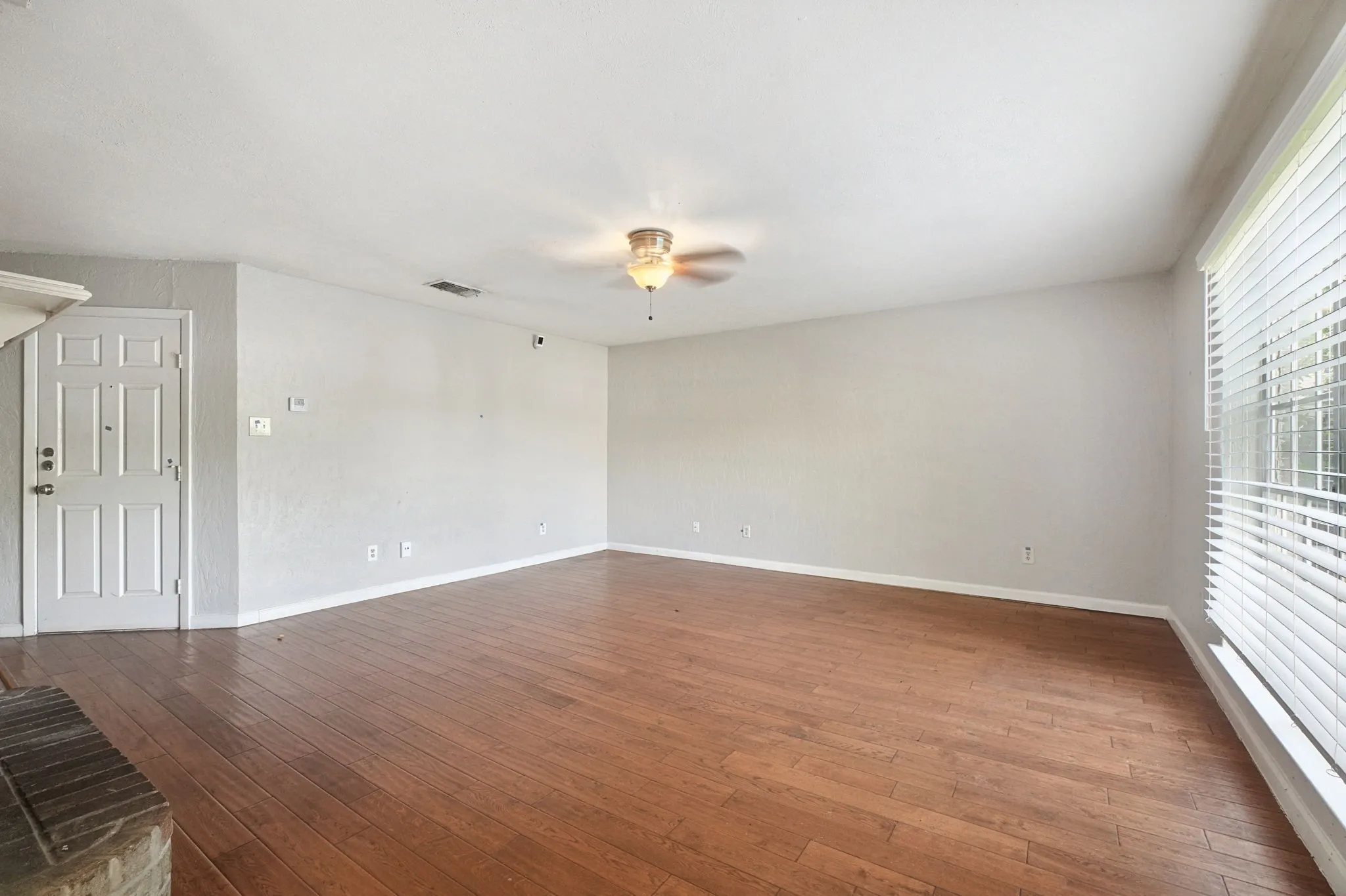 Single Family Residence For Sale in Tarrant County , 4912 Sandalwood Lane, Arlington, Texas 76017, 4 Bedroom, 3 Bathroom, 2 Garage spaces, 1,468 Sqft, built in 1983, mls#21406623, Real Estate Agent in Arlington, Homes For Sale in Tarrant county, Homes For Sale in Arlington, Realtor in Arlington Texas, Real Estate Brokerage Independent Realty Texas, Luminita Cordes Realtor