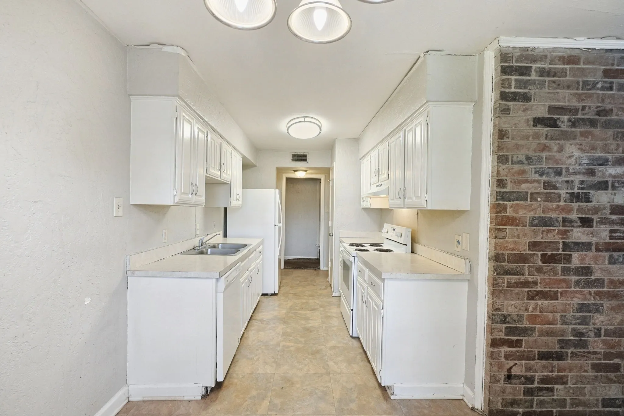 Single Family Residence For Sale in Tarrant County , 4912 Sandalwood Lane, Arlington, Texas 76017, 4 Bedroom, 3 Bathroom, 2 Garage spaces, 1,468 Sqft, built in 1983, mls#21406623, Real Estate Agent in Arlington, Homes For Sale in Tarrant county, Homes For Sale in Arlington, Realtor in Arlington Texas, Real Estate Brokerage Independent Realty Texas, Luminita Cordes Realtor