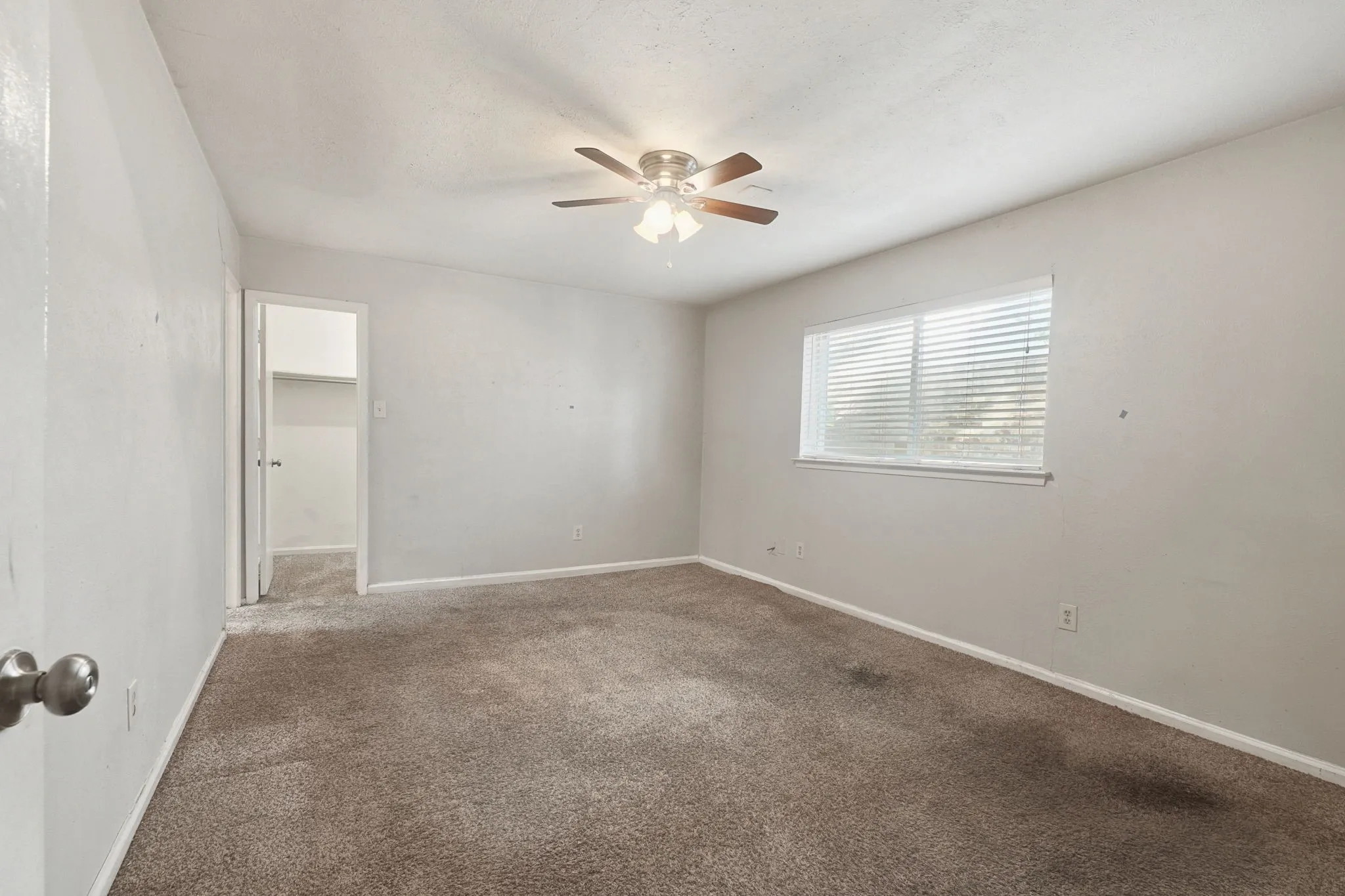 Single Family Residence For Sale in Tarrant County , 4912 Sandalwood Lane, Arlington, Texas 76017, 4 Bedroom, 3 Bathroom, 2 Garage spaces, 1,468 Sqft, built in 1983, mls#21406623, Real Estate Agent in Arlington, Homes For Sale in Tarrant county, Homes For Sale in Arlington, Realtor in Arlington Texas, Real Estate Brokerage Independent Realty Texas, Luminita Cordes Realtor