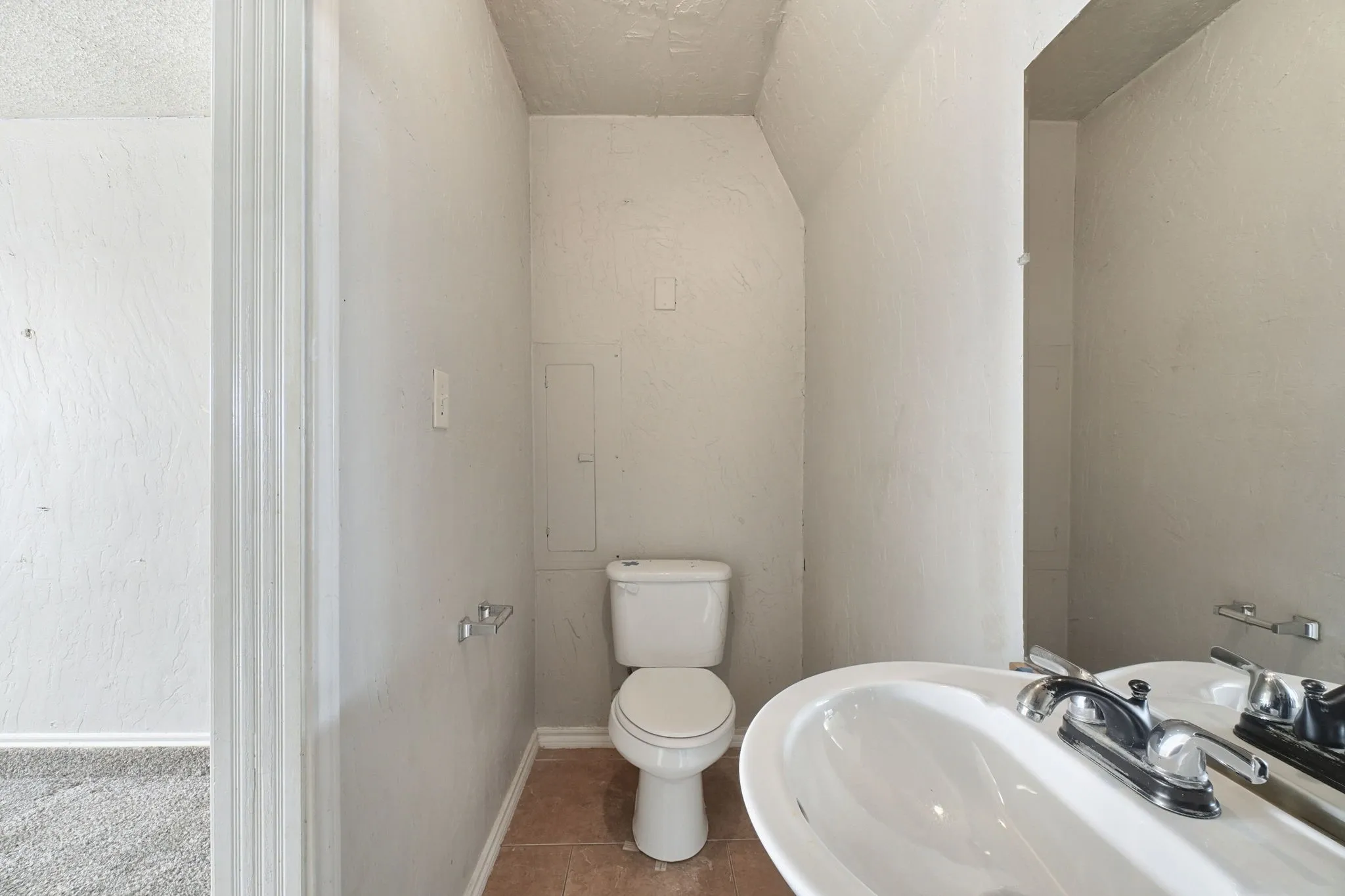 Single Family Residence For Sale in Tarrant County , 4912 Sandalwood Lane, Arlington, Texas 76017, 4 Bedroom, 3 Bathroom, 2 Garage spaces, 1,468 Sqft, built in 1983, mls#21406623, Real Estate Agent in Arlington, Homes For Sale in Tarrant county, Homes For Sale in Arlington, Realtor in Arlington Texas, Real Estate Brokerage Independent Realty Texas, Luminita Cordes Realtor