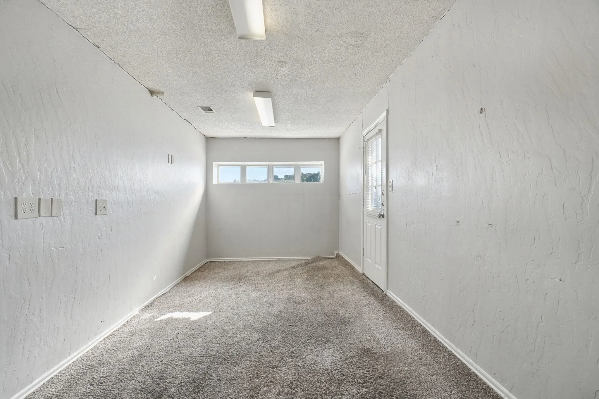 Single Family Residence For Sale in Tarrant County , 4912 Sandalwood Lane, Arlington, Texas 76017, 4 Bedroom, 3 Bathroom, 2 Garage spaces, 1,468 Sqft, built in 1983, mls#21406623, Real Estate Agent in Arlington, Homes For Sale in Tarrant county, Homes For Sale in Arlington, Realtor in Arlington Texas, Real Estate Brokerage Independent Realty Texas, Luminita Cordes Realtor