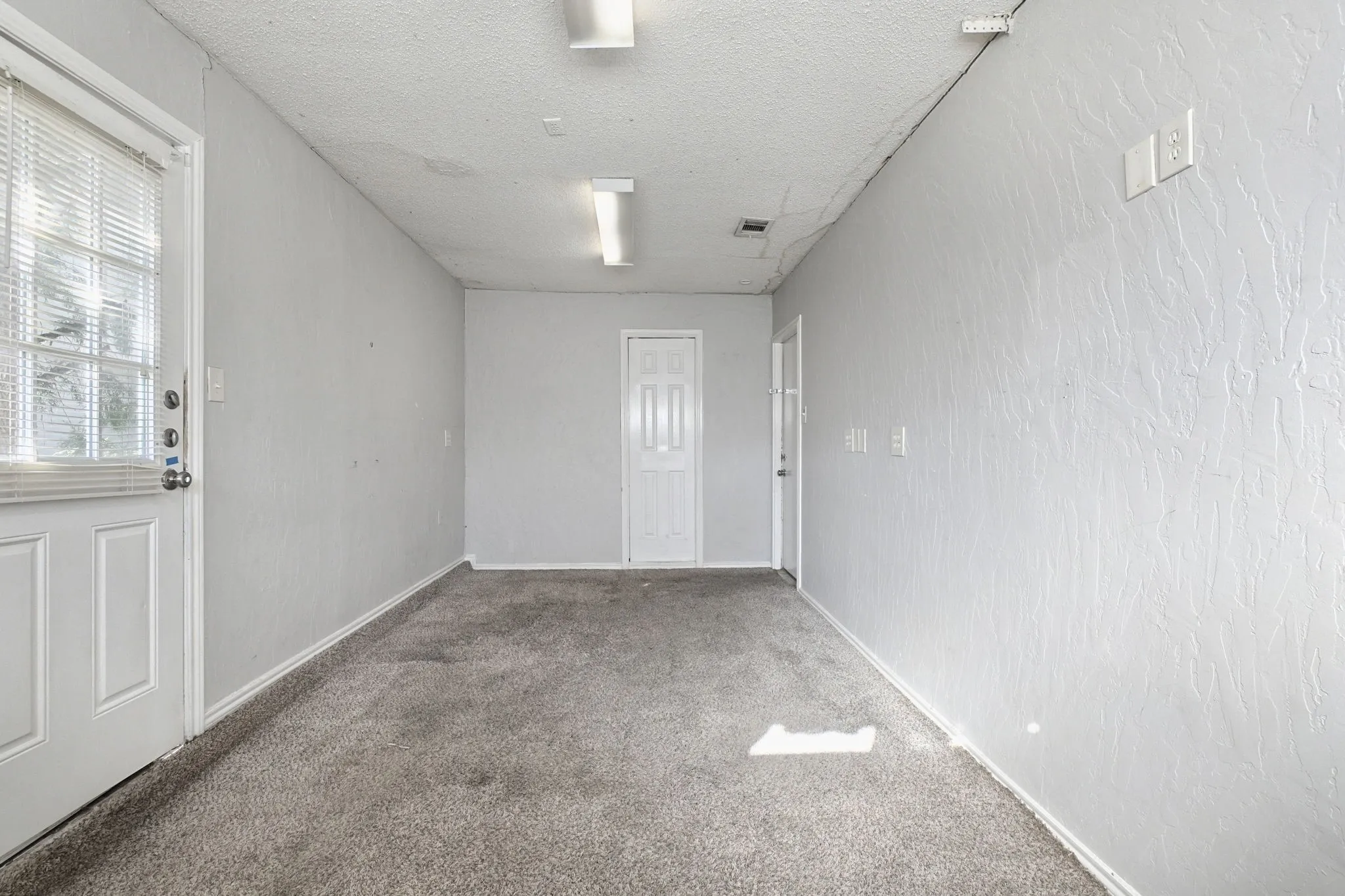 Single Family Residence For Sale in Tarrant County , 4912 Sandalwood Lane, Arlington, Texas 76017, 4 Bedroom, 3 Bathroom, 2 Garage spaces, 1,468 Sqft, built in 1983, mls#21406623, Real Estate Agent in Arlington, Homes For Sale in Tarrant county, Homes For Sale in Arlington, Realtor in Arlington Texas, Real Estate Brokerage Independent Realty Texas, Luminita Cordes Realtor