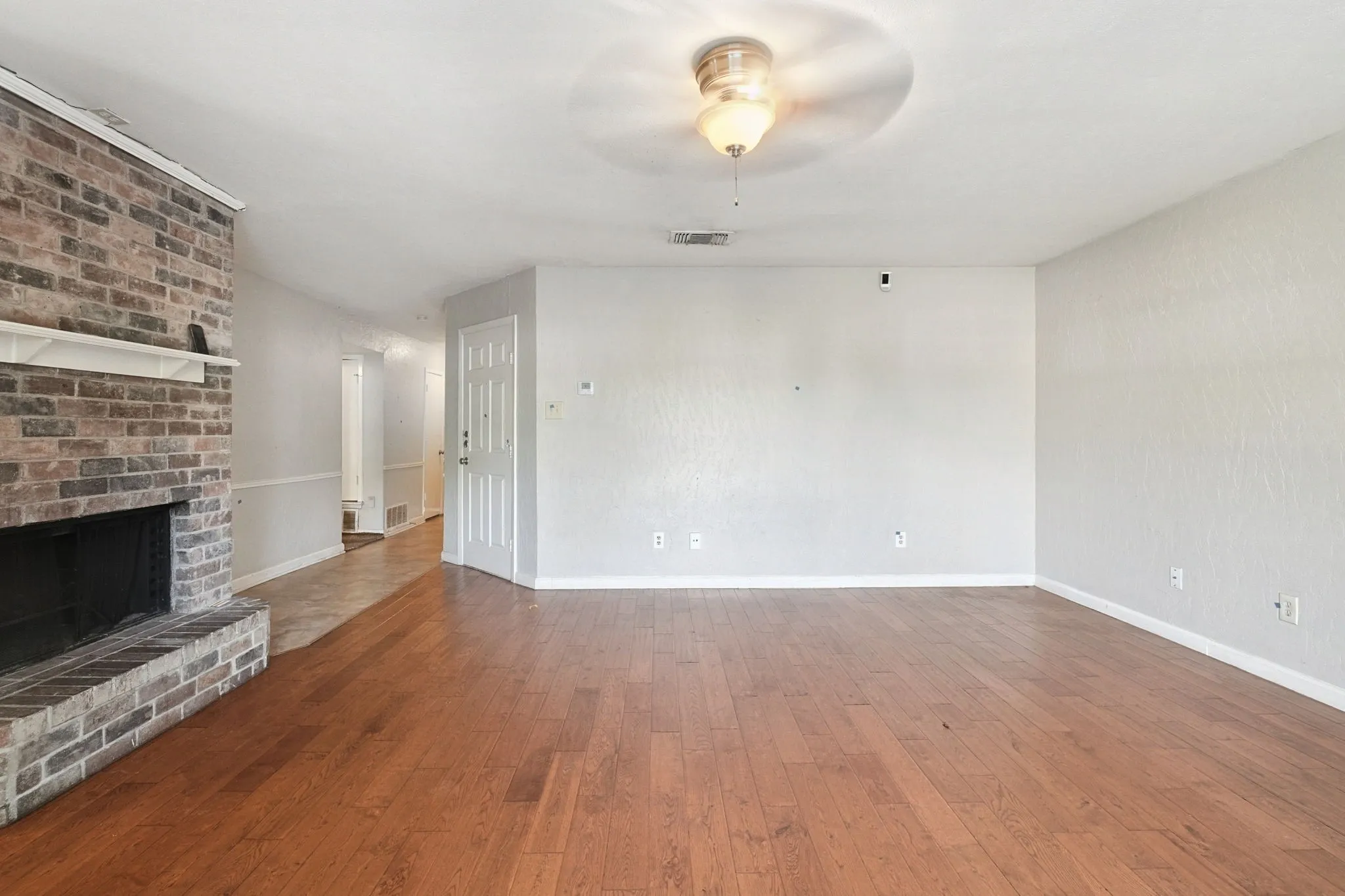 Single Family Residence For Sale in Tarrant County , 4912 Sandalwood Lane, Arlington, Texas 76017, 4 Bedroom, 3 Bathroom, 2 Garage spaces, 1,468 Sqft, built in 1983, mls#21406623, Real Estate Agent in Arlington, Homes For Sale in Tarrant county, Homes For Sale in Arlington, Realtor in Arlington Texas, Real Estate Brokerage Independent Realty Texas, Luminita Cordes Realtor