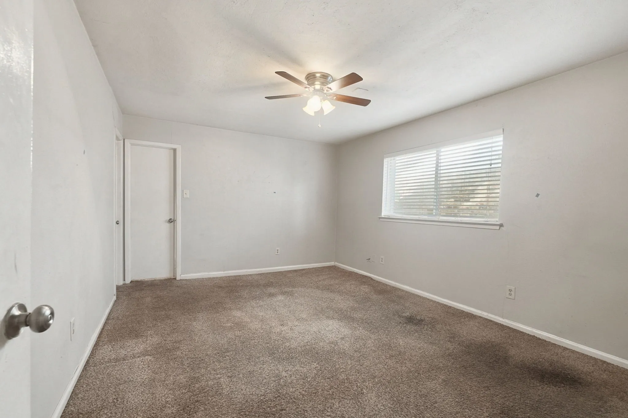 Single Family Residence For Sale in Tarrant County , 4912 Sandalwood Lane, Arlington, Texas 76017, 4 Bedroom, 3 Bathroom, 2 Garage spaces, 1,468 Sqft, built in 1983, mls#21406623, Real Estate Agent in Arlington, Homes For Sale in Tarrant county, Homes For Sale in Arlington, Realtor in Arlington Texas, Real Estate Brokerage Independent Realty Texas, Luminita Cordes Realtor