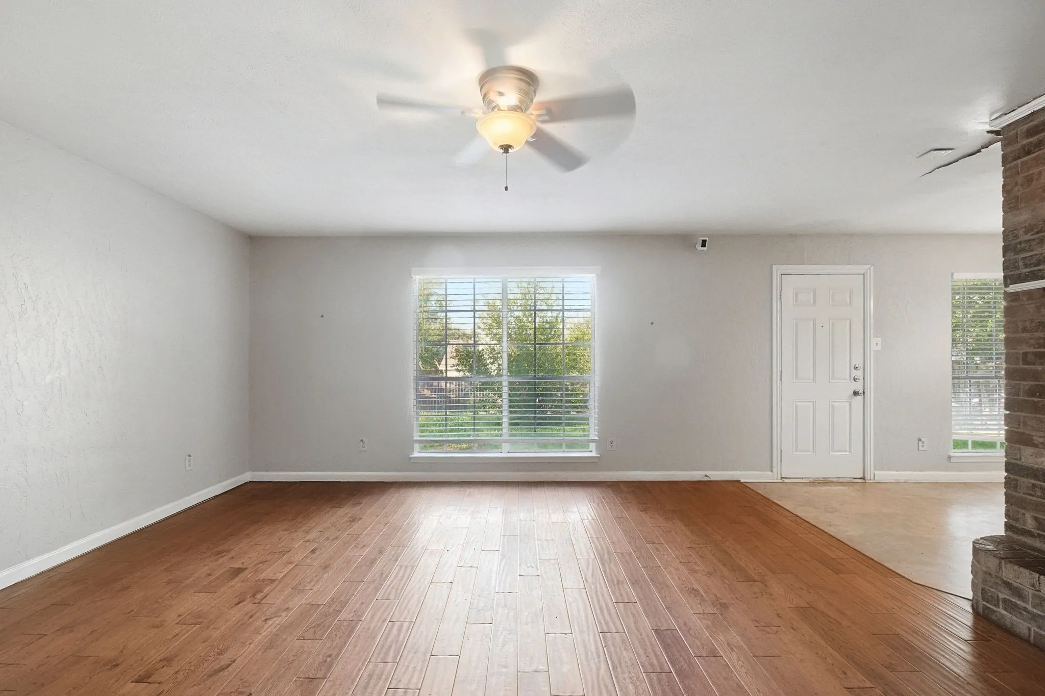 Single Family Residence For Sale in Tarrant County , 4912 Sandalwood Lane, Arlington, Texas 76017, 4 Bedroom, 3 Bathroom, 2 Garage spaces, 1,468 Sqft, built in 1983, mls#21406623, Real Estate Agent in Arlington, Homes For Sale in Tarrant county, Homes For Sale in Arlington, Realtor in Arlington Texas, Real Estate Brokerage Independent Realty Texas, Luminita Cordes Realtor