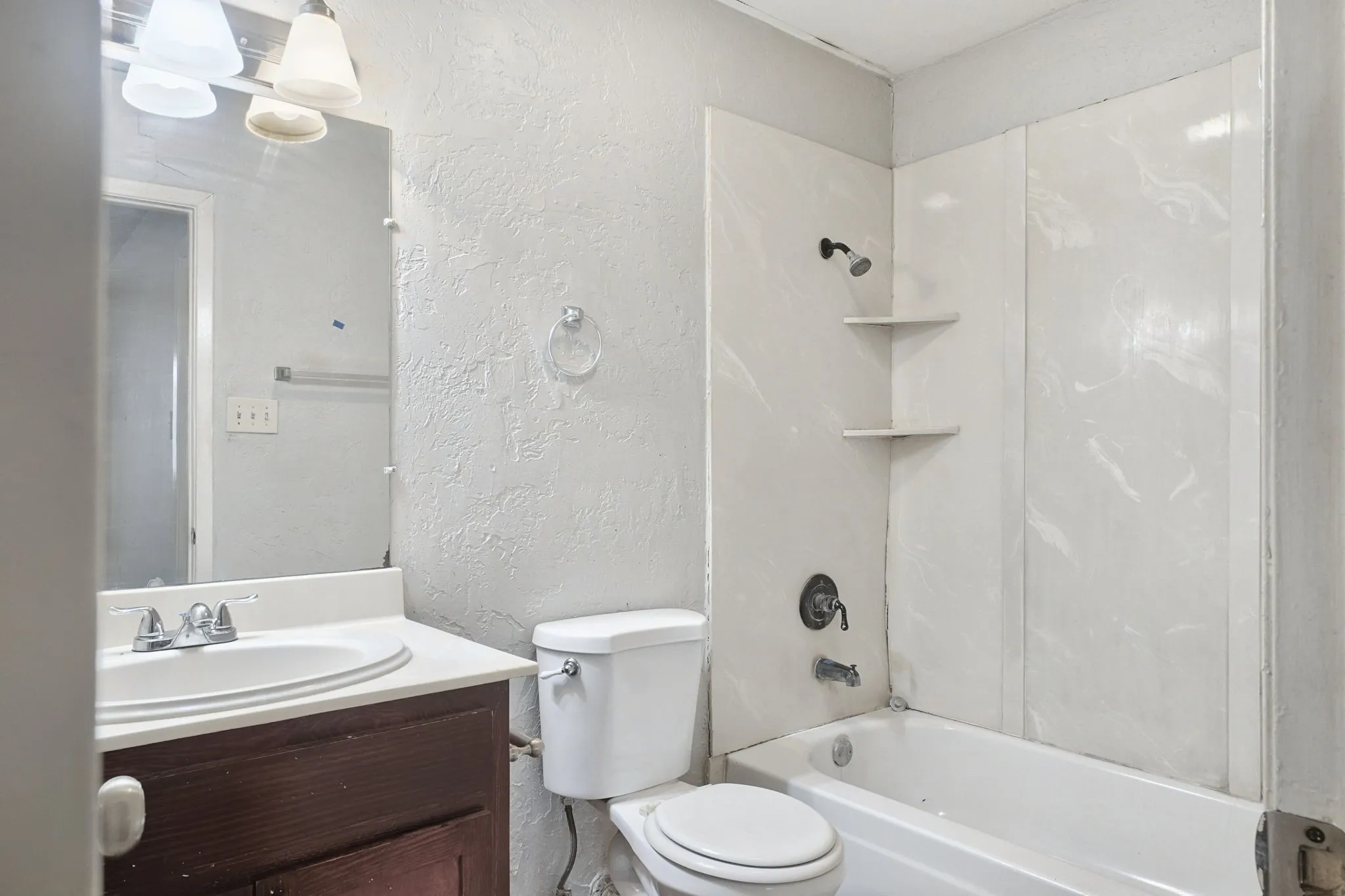 Single Family Residence For Sale in Tarrant County , 4912 Sandalwood Lane, Arlington, Texas 76017, 4 Bedroom, 3 Bathroom, 2 Garage spaces, 1,468 Sqft, built in 1983, mls#21406623, Real Estate Agent in Arlington, Homes For Sale in Tarrant county, Homes For Sale in Arlington, Realtor in Arlington Texas, Real Estate Brokerage Independent Realty Texas, Luminita Cordes Realtor