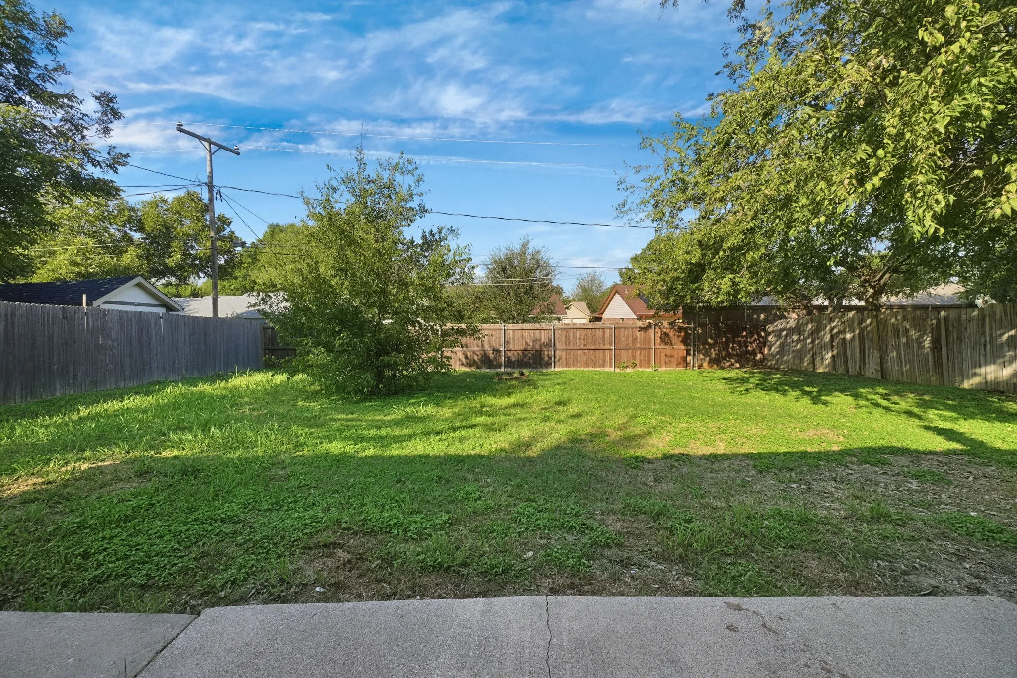 Single Family Residence For Sale in Tarrant County , 4912 Sandalwood Lane, Arlington, Texas 76017, 4 Bedroom, 3 Bathroom, 2 Garage spaces, 1,468 Sqft, built in 1983, mls#21406623, Real Estate Agent in Arlington, Homes For Sale in Tarrant county, Homes For Sale in Arlington, Realtor in Arlington Texas, Real Estate Brokerage Independent Realty Texas, Luminita Cordes Realtor