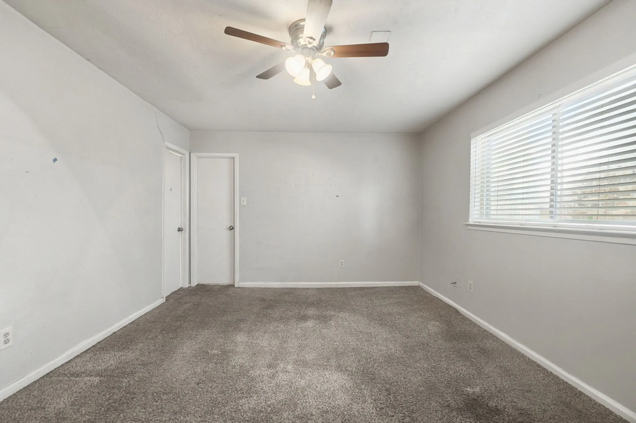 Single Family Residence For Sale in Tarrant County , 4912 Sandalwood Lane, Arlington, Texas 76017, 4 Bedroom, 3 Bathroom, 2 Garage spaces, 1,468 Sqft, built in 1983, mls#21406623, Real Estate Agent in Arlington, Homes For Sale in Tarrant county, Homes For Sale in Arlington, Realtor in Arlington Texas, Real Estate Brokerage Independent Realty Texas, Luminita Cordes Realtor