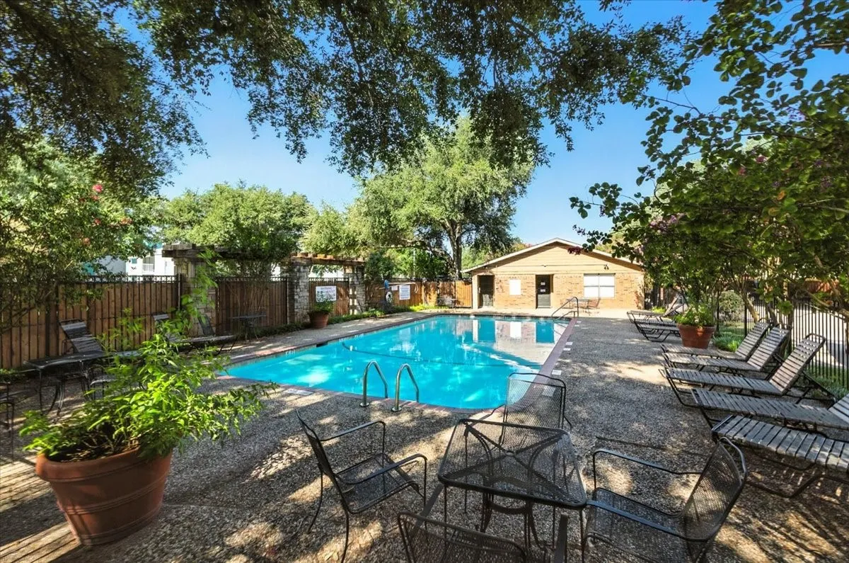 Condominium For Sale in Tarrant County , 5638 Cedar Creek Drive, Benbrook, Texas 76109, 3 Bedroom, 2 Bathroom, Garage spaces, 1,155 Sqft, built in 1984, mls#21408870, Real Estate Agent in Benbrook, Homes For Sale in Tarrant county, Homes For Sale in Benbrook, Realtor in Benbrook Texas, Real Estate Brokerage Independent Realty Texas, Luminita Cordes Realtor