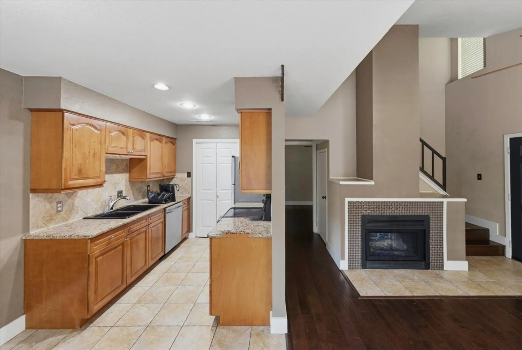 Condominium For Sale in Tarrant County , 5638 Cedar Creek Drive, Benbrook, Texas 76109, 3 Bedroom, 2 Bathroom, Garage spaces, 1,155 Sqft, built in 1984, mls#21408870, Real Estate Agent in Benbrook, Homes For Sale in Tarrant county, Homes For Sale in Benbrook, Realtor in Benbrook Texas, Real Estate Brokerage Independent Realty Texas, Luminita Cordes Realtor