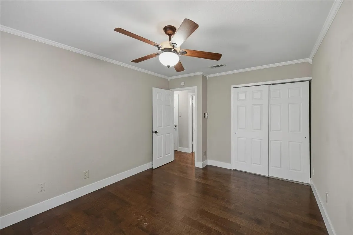 Condominium For Sale in Tarrant County , 5638 Cedar Creek Drive, Benbrook, Texas 76109, 3 Bedroom, 2 Bathroom, Garage spaces, 1,155 Sqft, built in 1984, mls#21408870, Real Estate Agent in Benbrook, Homes For Sale in Tarrant county, Homes For Sale in Benbrook, Realtor in Benbrook Texas, Real Estate Brokerage Independent Realty Texas, Luminita Cordes Realtor