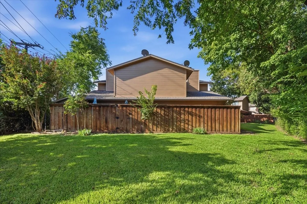 Condominium For Sale in Tarrant County , 5638 Cedar Creek Drive, Benbrook, Texas 76109, 3 Bedroom, 2 Bathroom, Garage spaces, 1,155 Sqft, built in 1984, mls#21408870, Real Estate Agent in Benbrook, Homes For Sale in Tarrant county, Homes For Sale in Benbrook, Realtor in Benbrook Texas, Real Estate Brokerage Independent Realty Texas, Luminita Cordes Realtor