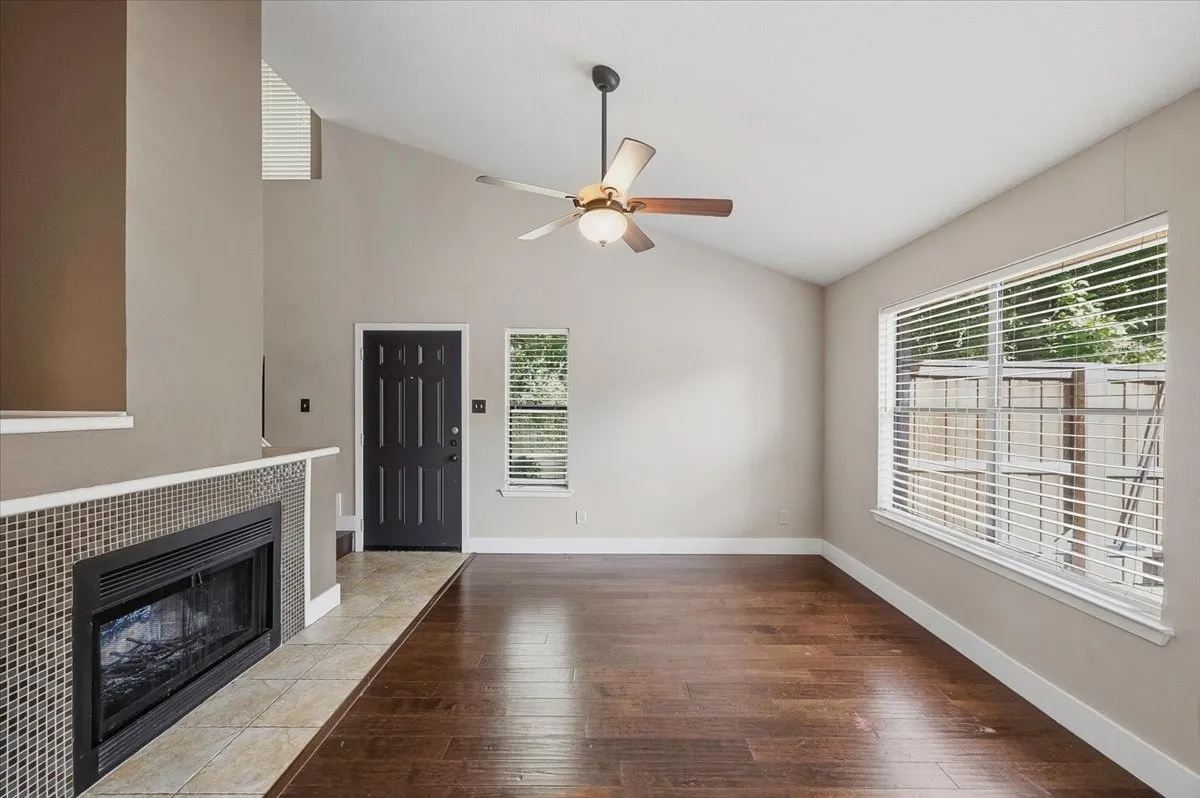 Condominium For Sale in Tarrant County , 5638 Cedar Creek Drive, Benbrook, Texas 76109, 3 Bedroom, 2 Bathroom, Garage spaces, 1,155 Sqft, built in 1984, mls#21408870, Real Estate Agent in Benbrook, Homes For Sale in Tarrant county, Homes For Sale in Benbrook, Realtor in Benbrook Texas, Real Estate Brokerage Independent Realty Texas, Luminita Cordes Realtor