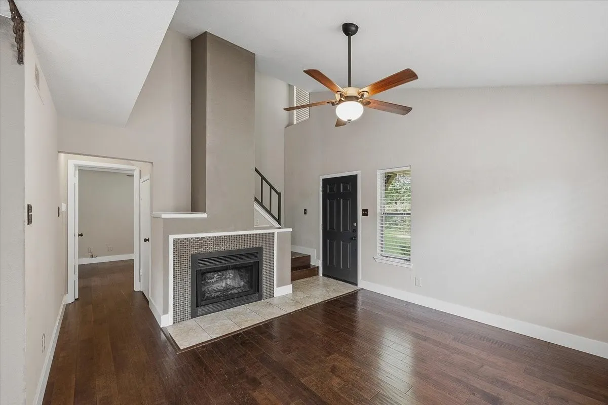 Condominium For Sale in Tarrant County , 5638 Cedar Creek Drive, Benbrook, Texas 76109, 3 Bedroom, 2 Bathroom, Garage spaces, 1,155 Sqft, built in 1984, mls#21408870, Real Estate Agent in Benbrook, Homes For Sale in Tarrant county, Homes For Sale in Benbrook, Realtor in Benbrook Texas, Real Estate Brokerage Independent Realty Texas, Luminita Cordes Realtor