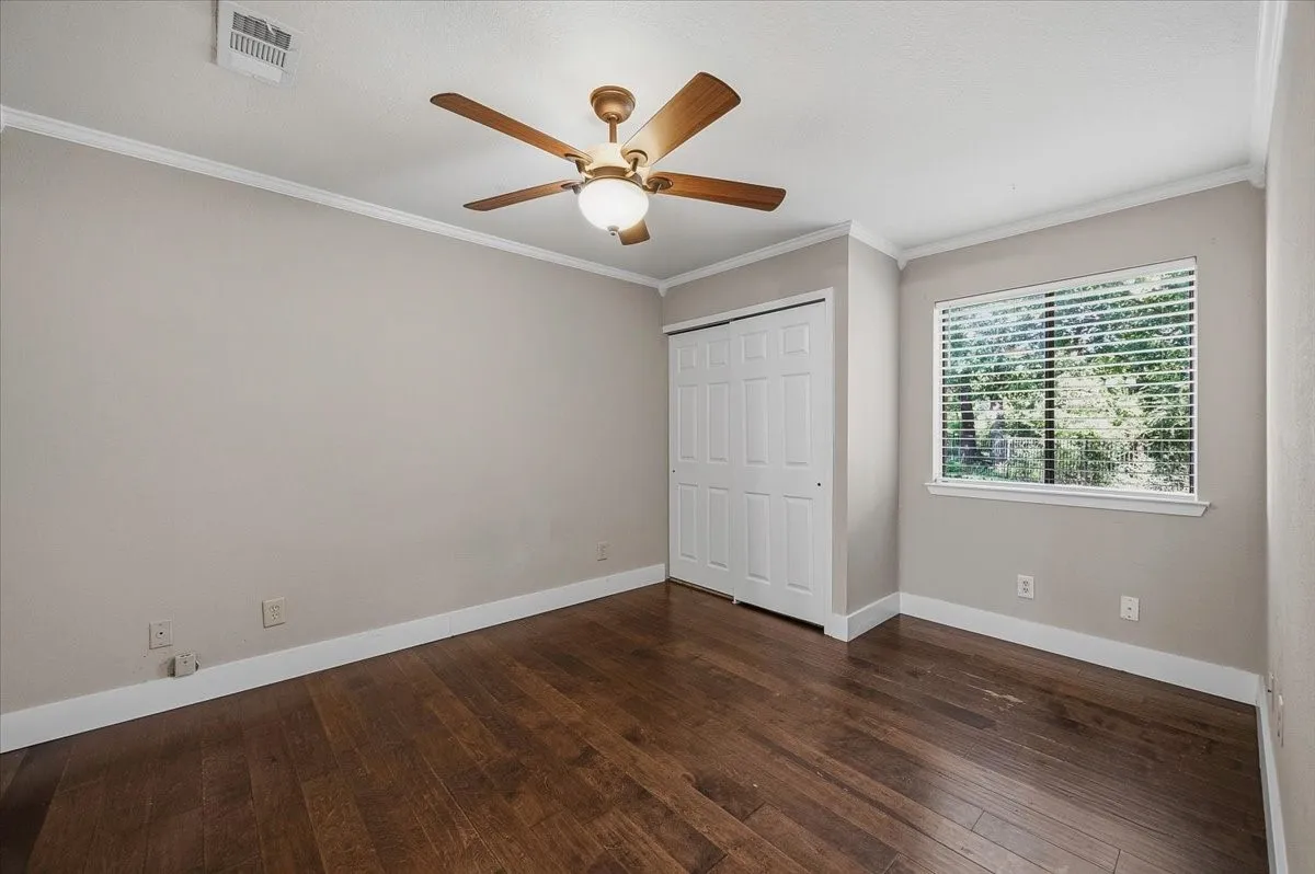 Condominium For Sale in Tarrant County , 5638 Cedar Creek Drive, Benbrook, Texas 76109, 3 Bedroom, 2 Bathroom, Garage spaces, 1,155 Sqft, built in 1984, mls#21408870, Real Estate Agent in Benbrook, Homes For Sale in Tarrant county, Homes For Sale in Benbrook, Realtor in Benbrook Texas, Real Estate Brokerage Independent Realty Texas, Luminita Cordes Realtor