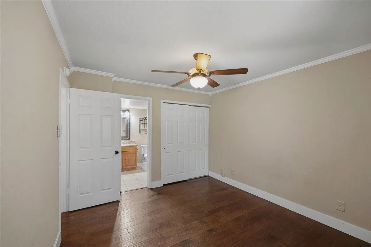 Condominium For Sale in Tarrant County , 5638 Cedar Creek Drive, Benbrook, Texas 76109, 3 Bedroom, 2 Bathroom, Garage spaces, 1,155 Sqft, built in 1984, mls#21408870, Real Estate Agent in Benbrook, Homes For Sale in Tarrant county, Homes For Sale in Benbrook, Realtor in Benbrook Texas, Real Estate Brokerage Independent Realty Texas, Luminita Cordes Realtor