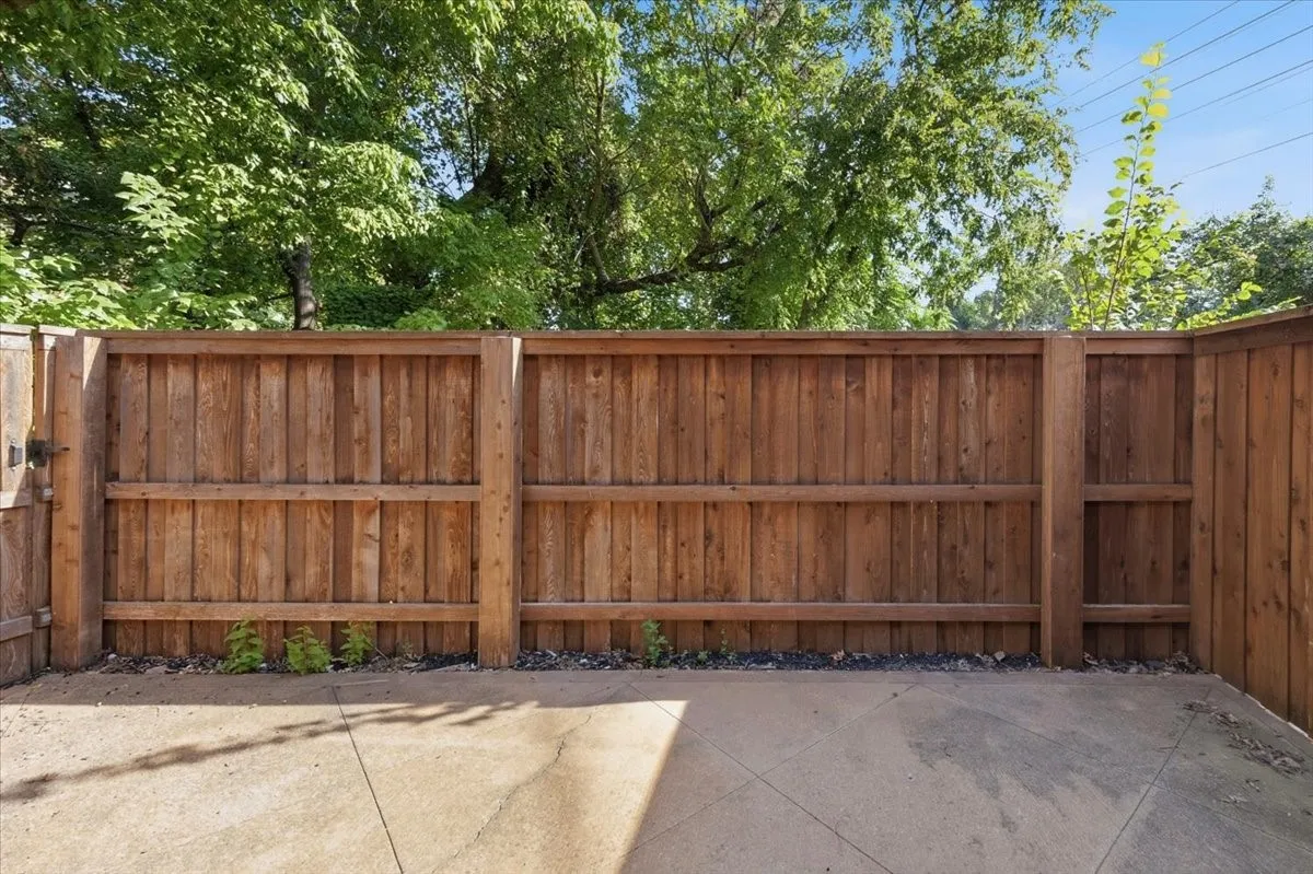 Condominium For Sale in Tarrant County , 5638 Cedar Creek Drive, Benbrook, Texas 76109, 3 Bedroom, 2 Bathroom, Garage spaces, 1,155 Sqft, built in 1984, mls#21408870, Real Estate Agent in Benbrook, Homes For Sale in Tarrant county, Homes For Sale in Benbrook, Realtor in Benbrook Texas, Real Estate Brokerage Independent Realty Texas, Luminita Cordes Realtor