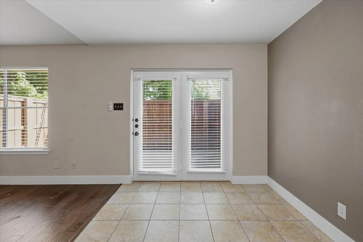 Condominium For Sale in Tarrant County , 5638 Cedar Creek Drive, Benbrook, Texas 76109, 3 Bedroom, 2 Bathroom, Garage spaces, 1,155 Sqft, built in 1984, mls#21408870, Real Estate Agent in Benbrook, Homes For Sale in Tarrant county, Homes For Sale in Benbrook, Realtor in Benbrook Texas, Real Estate Brokerage Independent Realty Texas, Luminita Cordes Realtor