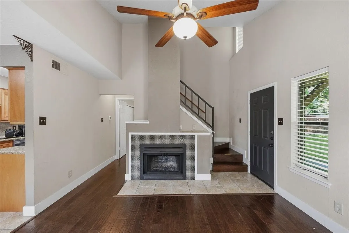 Condominium For Sale in Tarrant County , 5638 Cedar Creek Drive, Benbrook, Texas 76109, 3 Bedroom, 2 Bathroom, Garage spaces, 1,155 Sqft, built in 1984, mls#21408870, Real Estate Agent in Benbrook, Homes For Sale in Tarrant county, Homes For Sale in Benbrook, Realtor in Benbrook Texas, Real Estate Brokerage Independent Realty Texas, Luminita Cordes Realtor