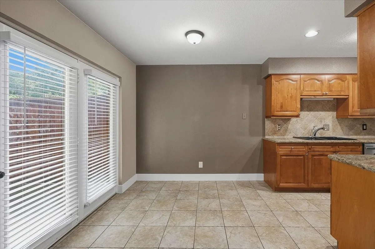 Condominium For Sale in Tarrant County , 5638 Cedar Creek Drive, Benbrook, Texas 76109, 3 Bedroom, 2 Bathroom, Garage spaces, 1,155 Sqft, built in 1984, mls#21408870, Real Estate Agent in Benbrook, Homes For Sale in Tarrant county, Homes For Sale in Benbrook, Realtor in Benbrook Texas, Real Estate Brokerage Independent Realty Texas, Luminita Cordes Realtor