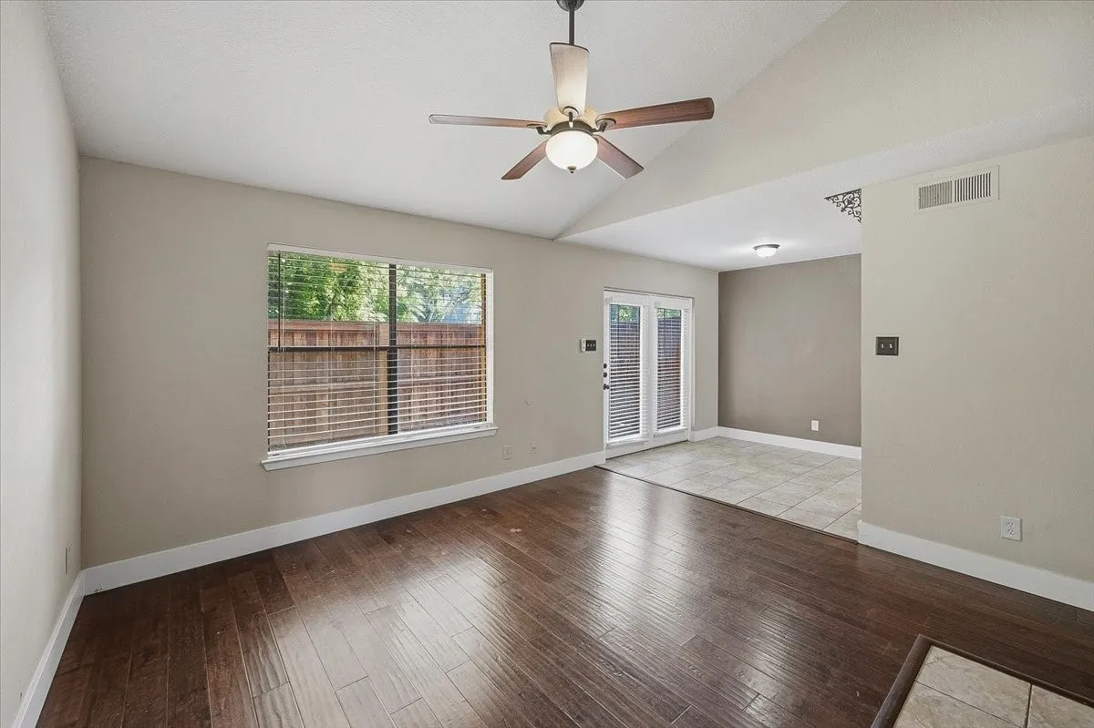 Condominium For Sale in Tarrant County , 5638 Cedar Creek Drive, Benbrook, Texas 76109, 3 Bedroom, 2 Bathroom, Garage spaces, 1,155 Sqft, built in 1984, mls#21408870, Real Estate Agent in Benbrook, Homes For Sale in Tarrant county, Homes For Sale in Benbrook, Realtor in Benbrook Texas, Real Estate Brokerage Independent Realty Texas, Luminita Cordes Realtor