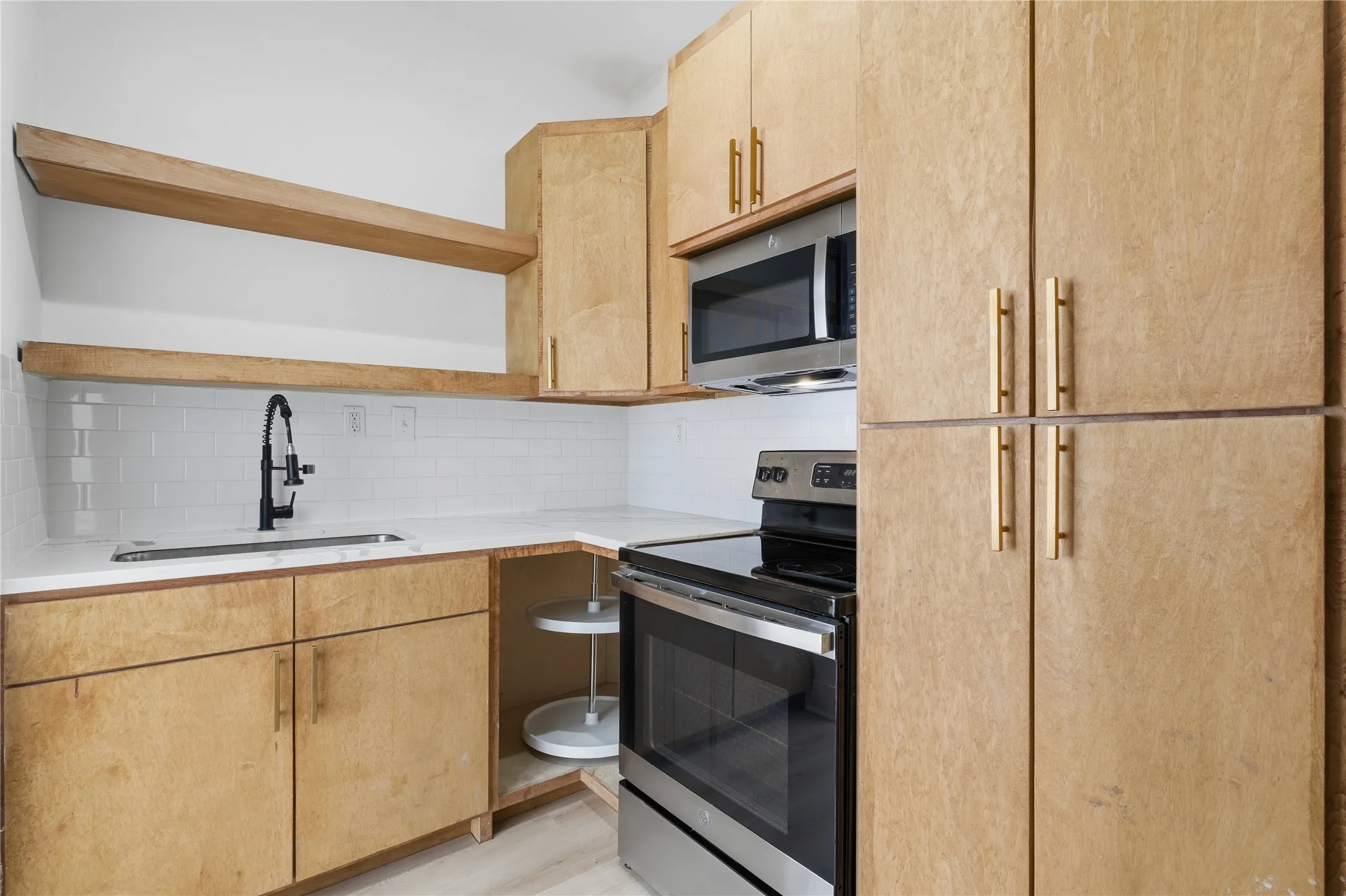 Quadruplex For Rent in Dallas County , 506 N Lancaster Avenue 504A, Dallas, Texas 75203, 1 Bedroom, 1 Bathroom, Garage spaces, 633 Sqft, built in 1945, mls#21409737, Real Estate Agent in Dallas, Homes For Rent in Dallas county, Homes For Rent in Dallas, Realtor in Dallas Texas, Real Estate Brokerage Independent Realty Texas, Luminita Cordes Realtor