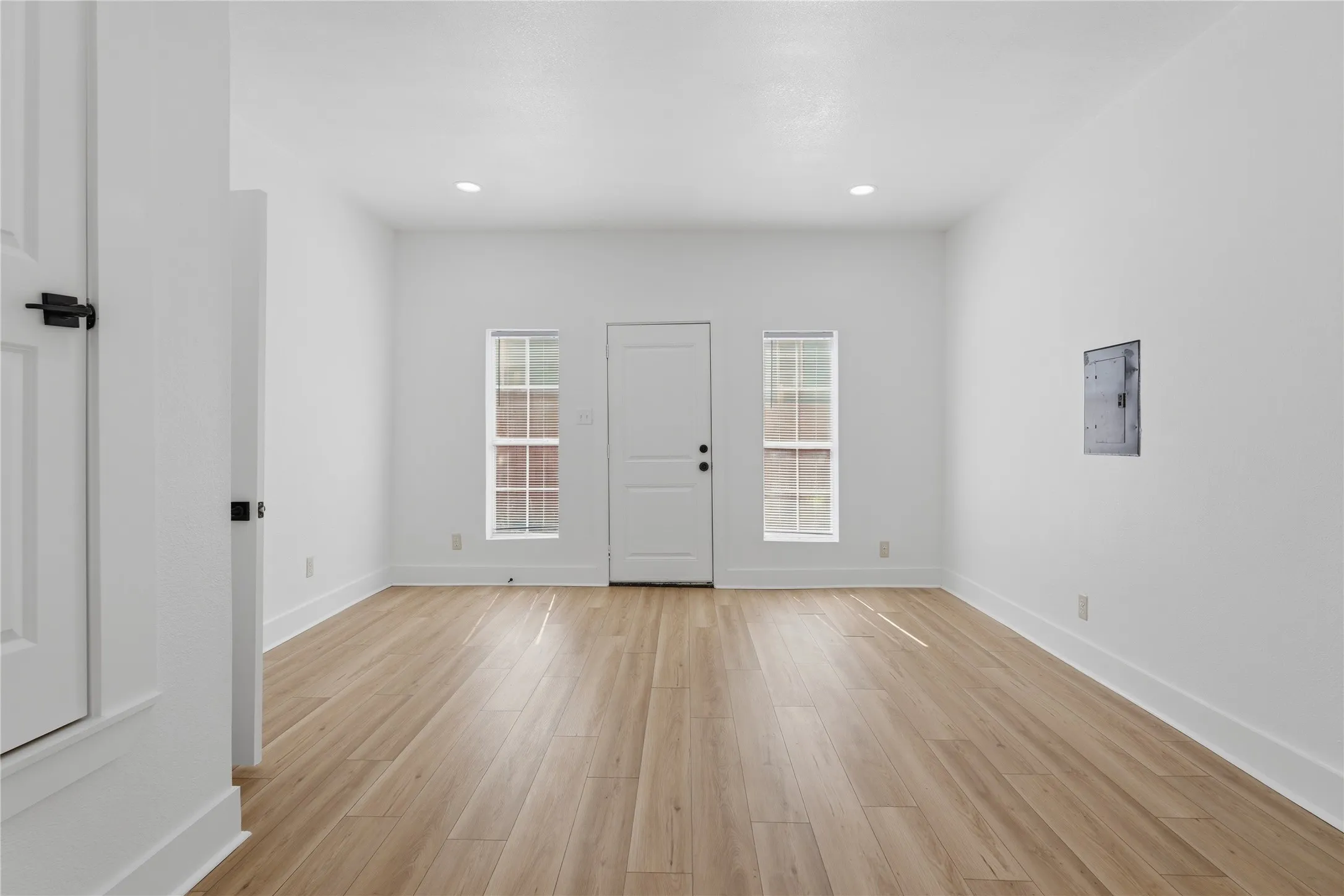 Quadruplex For Rent in Dallas County , 506 N Lancaster Avenue 504A, Dallas, Texas 75203, 1 Bedroom, 1 Bathroom, Garage spaces, 633 Sqft, built in 1945, mls#21409737, Real Estate Agent in Dallas, Homes For Rent in Dallas county, Homes For Rent in Dallas, Realtor in Dallas Texas, Real Estate Brokerage Independent Realty Texas, Luminita Cordes Realtor