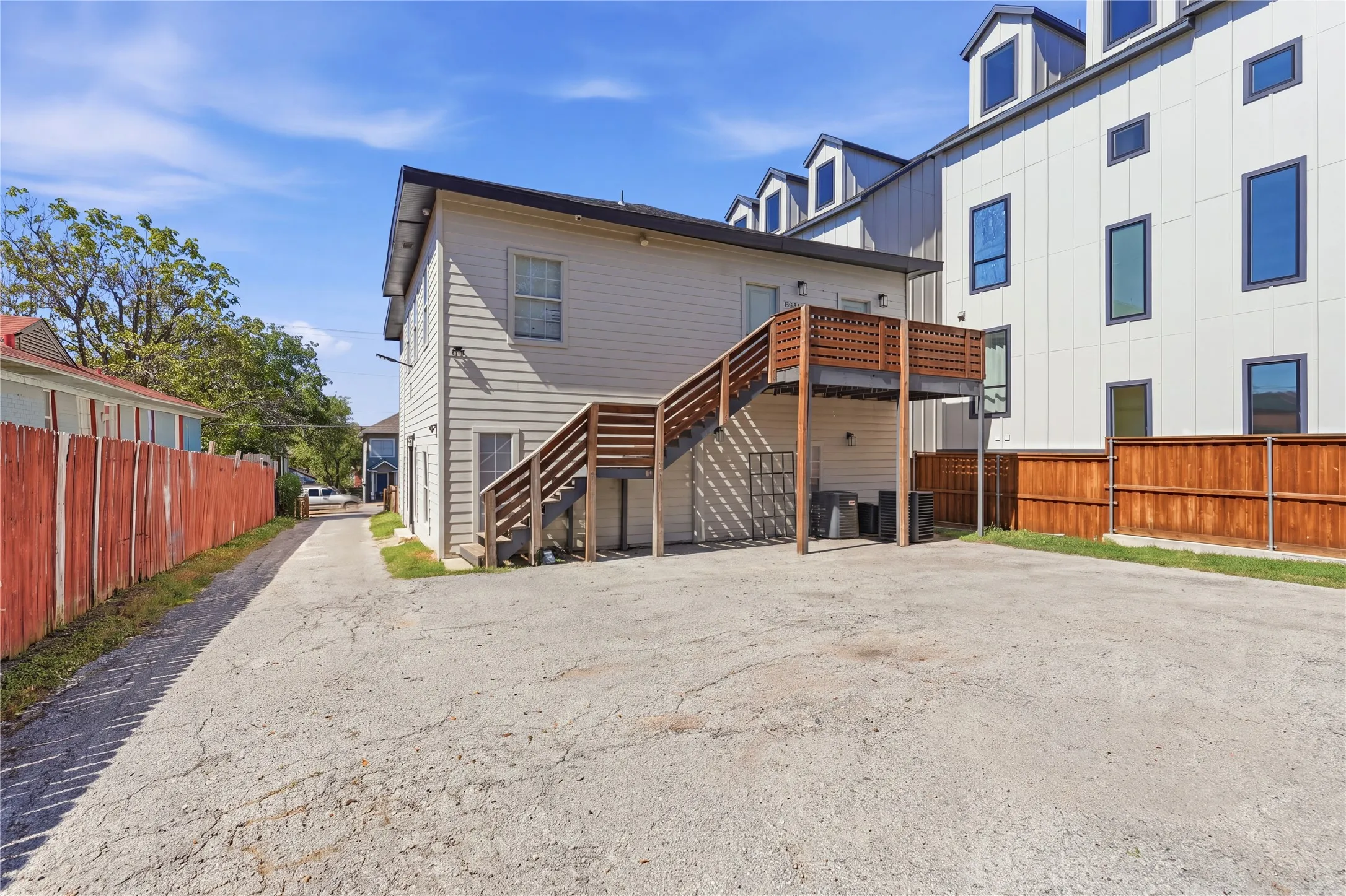 Quadruplex For Rent in Dallas County , 506 N Lancaster Avenue 504A, Dallas, Texas 75203, 1 Bedroom, 1 Bathroom, Garage spaces, 633 Sqft, built in 1945, mls#21409737, Real Estate Agent in Dallas, Homes For Rent in Dallas county, Homes For Rent in Dallas, Realtor in Dallas Texas, Real Estate Brokerage Independent Realty Texas, Luminita Cordes Realtor