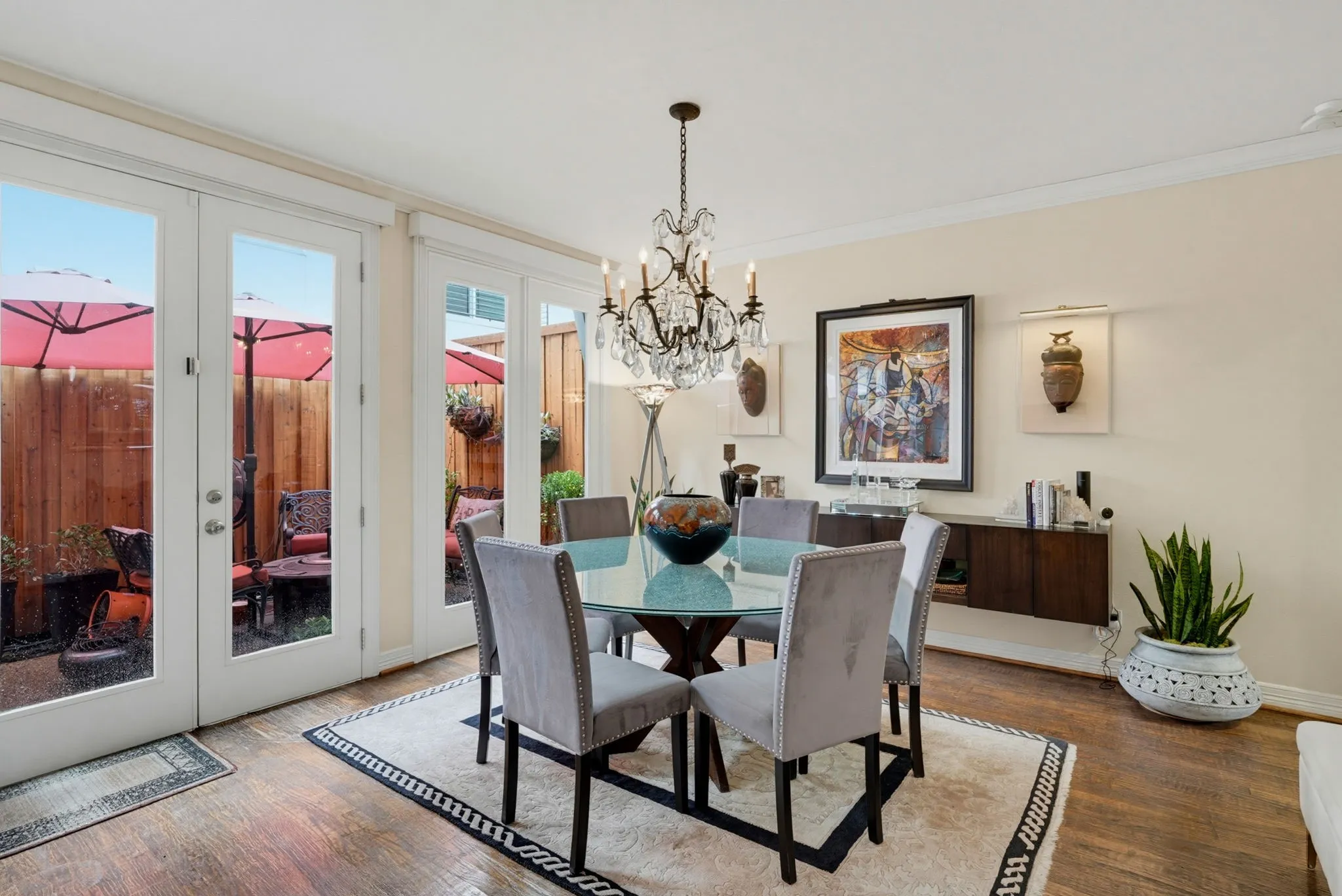 Condominium For Sale in Dallas County , 3416 Douglas Avenue, Dallas, Texas 75219, 2 Bedroom, 3 Bathroom, 1 Garage spaces, 1,657 Sqft, built in 1981, mls#21398310, Real Estate Agent in Dallas, Homes For Sale in Dallas county, Homes For Sale in Dallas, Realtor in Dallas Texas, Real Estate Brokerage Independent Realty Texas, Luminita Cordes Realtor