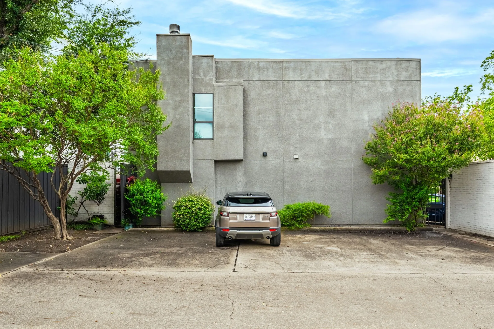 Condominium For Sale in Dallas County , 3416 Douglas Avenue, Dallas, Texas 75219, 2 Bedroom, 3 Bathroom, 1 Garage spaces, 1,657 Sqft, built in 1981, mls#21398310, Real Estate Agent in Dallas, Homes For Sale in Dallas county, Homes For Sale in Dallas, Realtor in Dallas Texas, Real Estate Brokerage Independent Realty Texas, Luminita Cordes Realtor