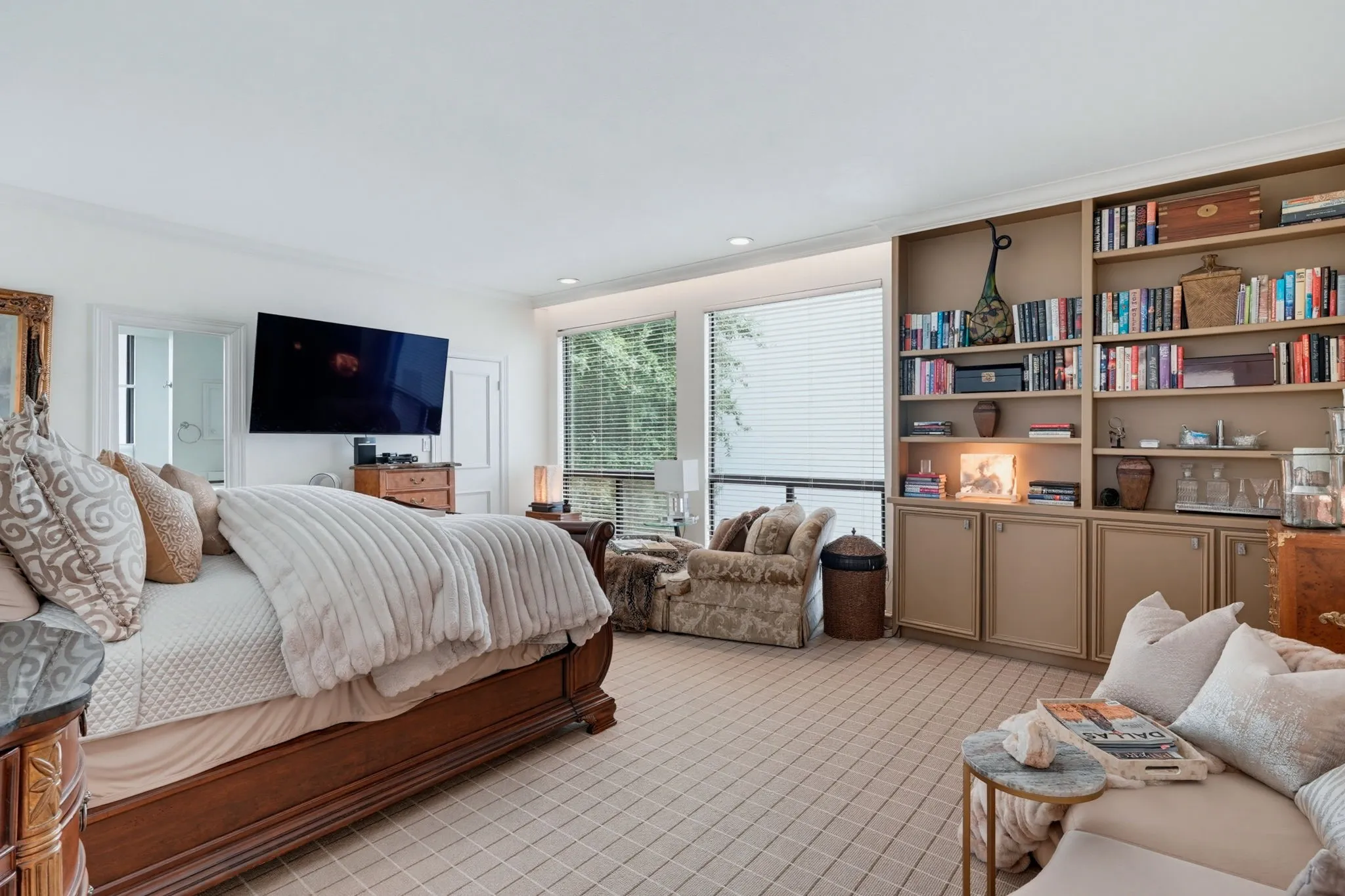 Condominium For Sale in Dallas County , 3416 Douglas Avenue, Dallas, Texas 75219, 2 Bedroom, 3 Bathroom, 1 Garage spaces, 1,657 Sqft, built in 1981, mls#21398310, Real Estate Agent in Dallas, Homes For Sale in Dallas county, Homes For Sale in Dallas, Realtor in Dallas Texas, Real Estate Brokerage Independent Realty Texas, Luminita Cordes Realtor