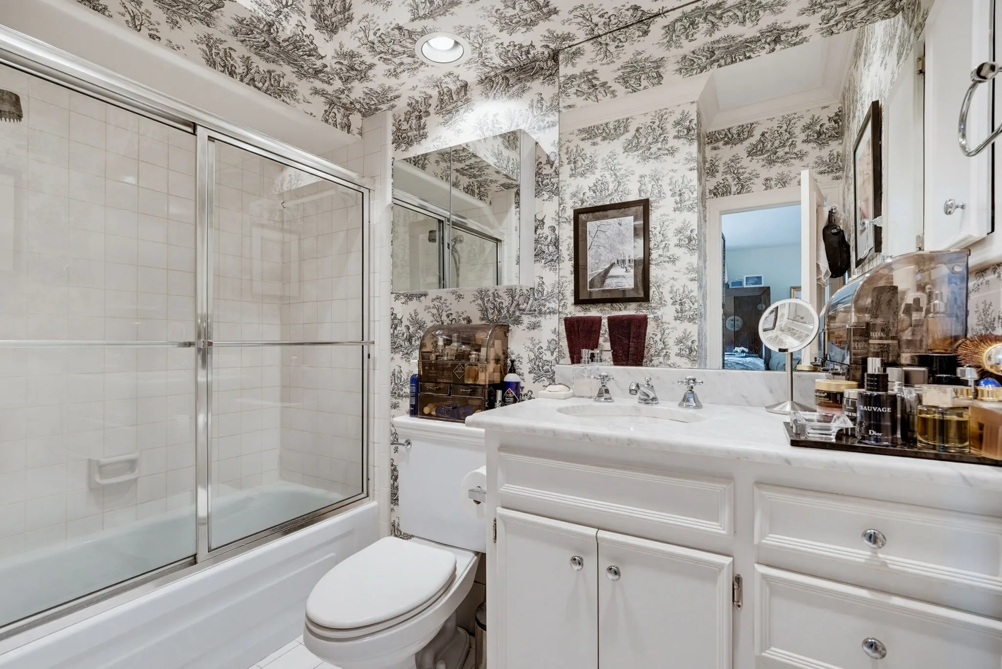 Condominium For Sale in Dallas County , 3416 Douglas Avenue, Dallas, Texas 75219, 2 Bedroom, 3 Bathroom, 1 Garage spaces, 1,657 Sqft, built in 1981, mls#21398310, Real Estate Agent in Dallas, Homes For Sale in Dallas county, Homes For Sale in Dallas, Realtor in Dallas Texas, Real Estate Brokerage Independent Realty Texas, Luminita Cordes Realtor