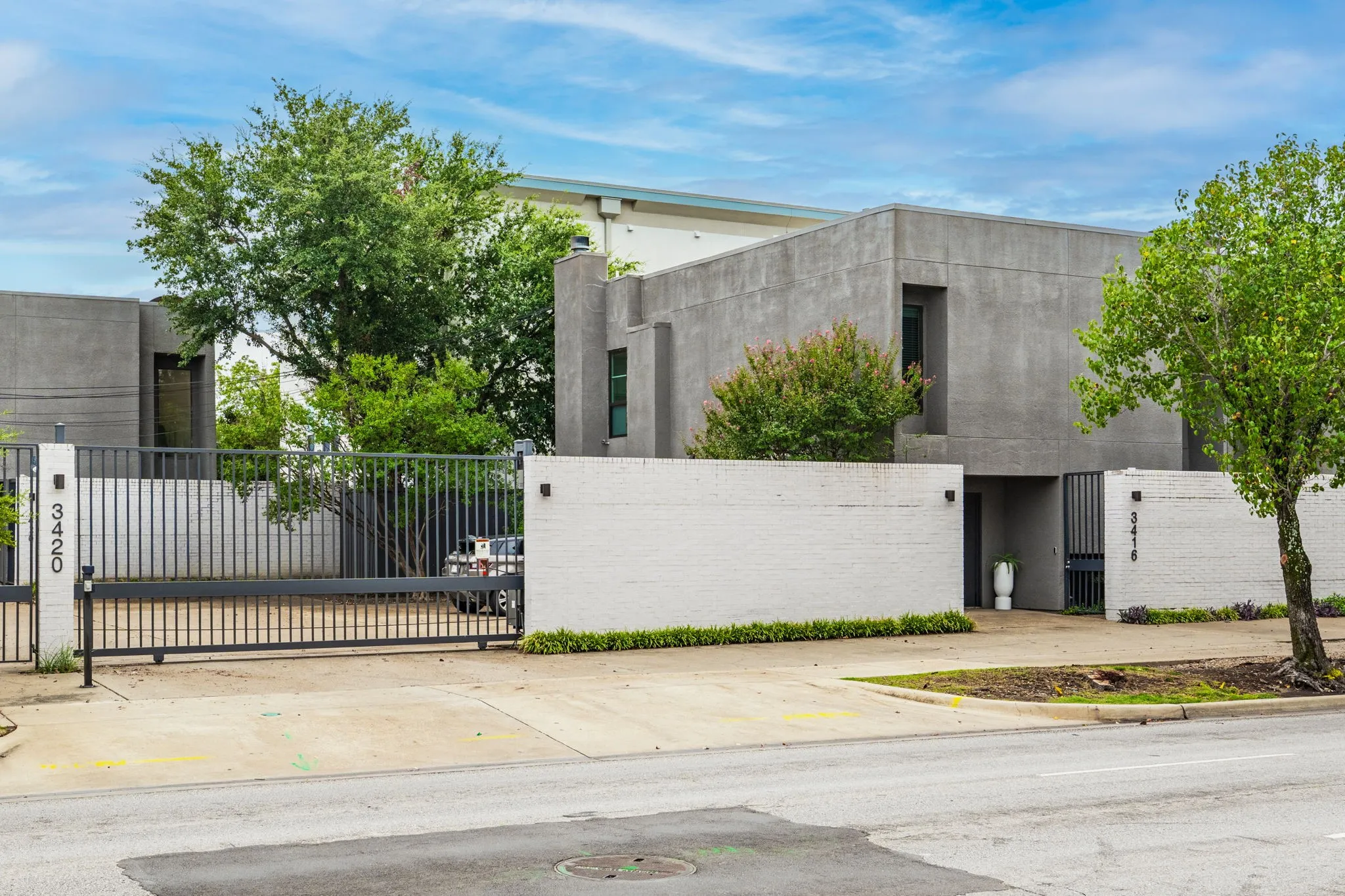Condominium For Sale in Dallas County , 3416 Douglas Avenue, Dallas, Texas 75219, 2 Bedroom, 3 Bathroom, 1 Garage spaces, 1,657 Sqft, built in 1981, mls#21398310, Real Estate Agent in Dallas, Homes For Sale in Dallas county, Homes For Sale in Dallas, Realtor in Dallas Texas, Real Estate Brokerage Independent Realty Texas, Luminita Cordes Realtor