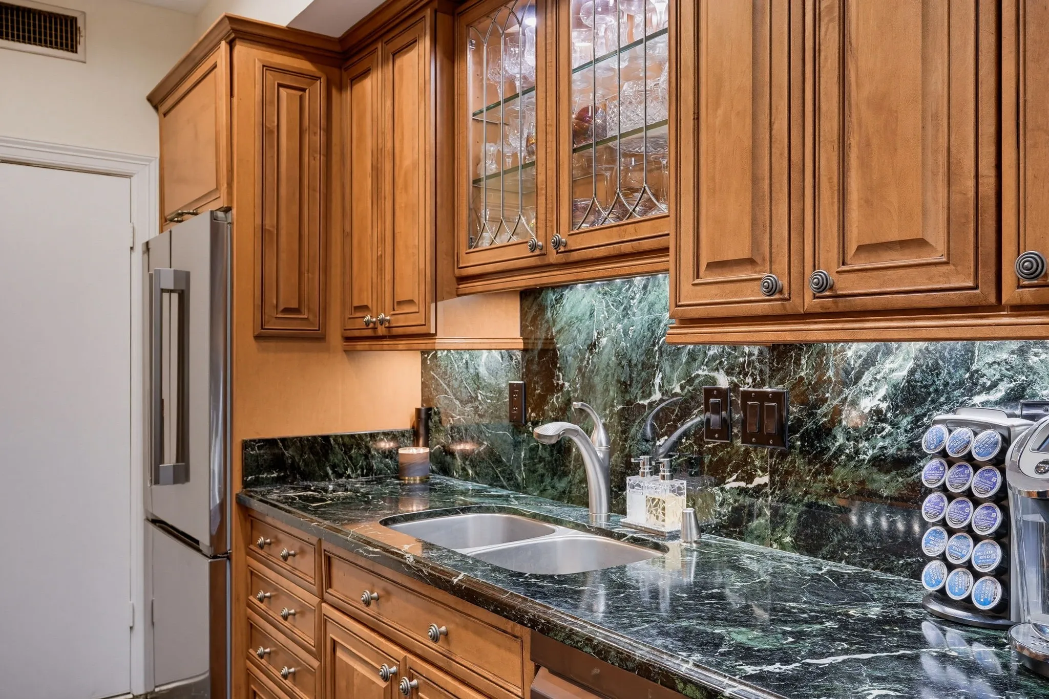 Condominium For Sale in Dallas County , 3416 Douglas Avenue, Dallas, Texas 75219, 2 Bedroom, 3 Bathroom, 1 Garage spaces, 1,657 Sqft, built in 1981, mls#21398310, Real Estate Agent in Dallas, Homes For Sale in Dallas county, Homes For Sale in Dallas, Realtor in Dallas Texas, Real Estate Brokerage Independent Realty Texas, Luminita Cordes Realtor