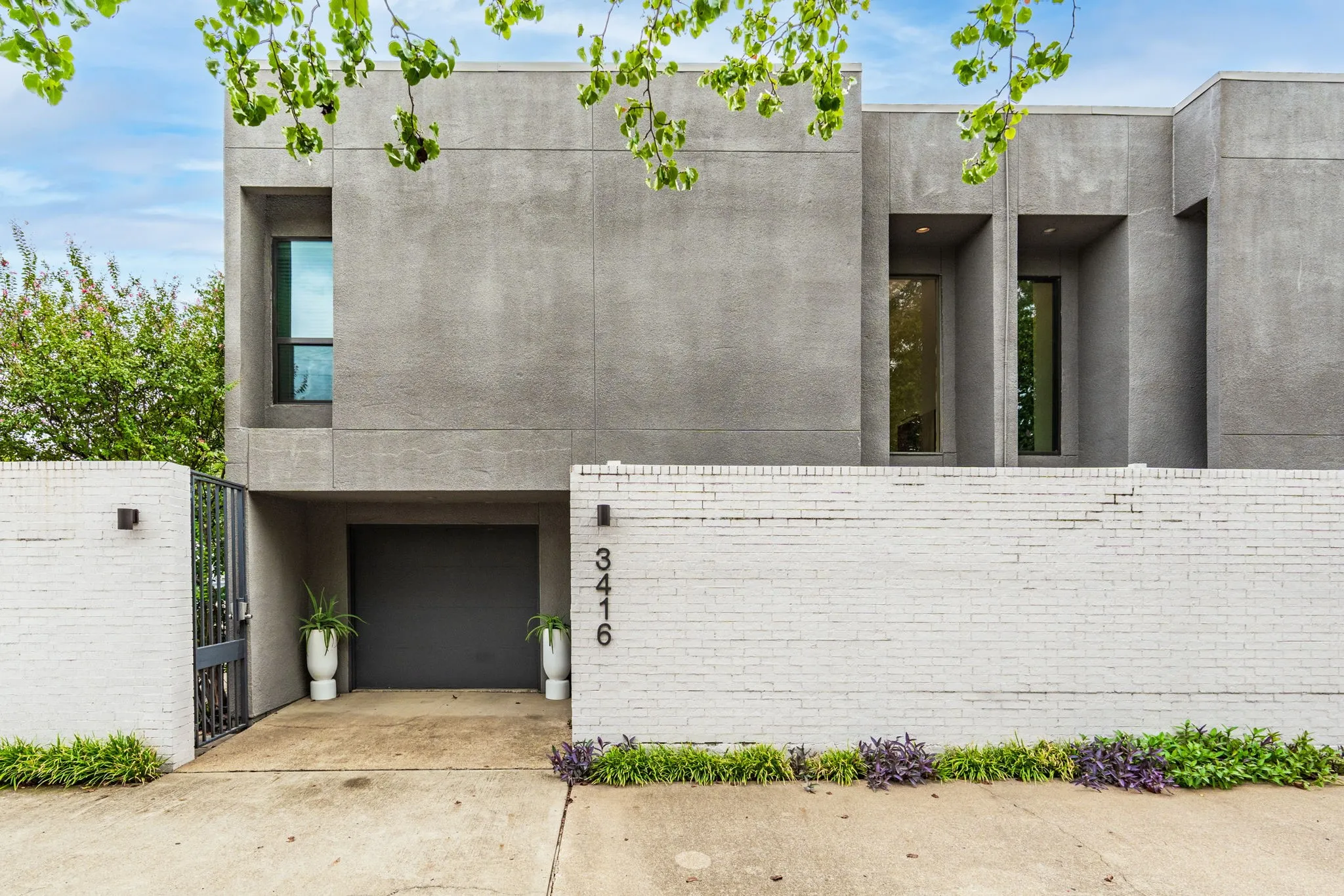 Condominium For Sale in Dallas County , 3416 Douglas Avenue, Dallas, Texas 75219, 2 Bedroom, 3 Bathroom, 1 Garage spaces, 1,657 Sqft, built in 1981, mls#21398310, Real Estate Agent in Dallas, Homes For Sale in Dallas county, Homes For Sale in Dallas, Realtor in Dallas Texas, Real Estate Brokerage Independent Realty Texas, Luminita Cordes Realtor