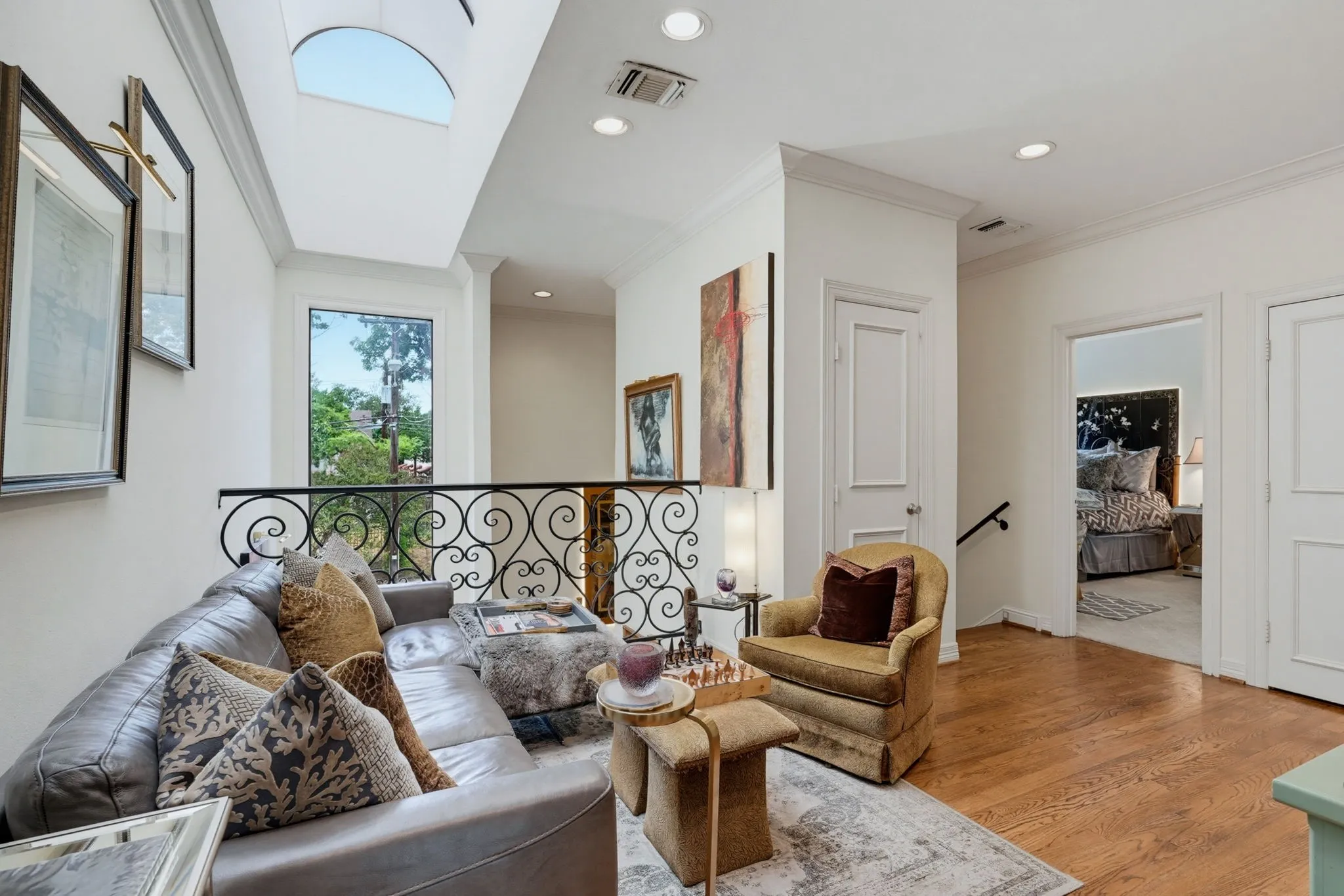 Condominium For Sale in Dallas County , 3416 Douglas Avenue, Dallas, Texas 75219, 2 Bedroom, 3 Bathroom, 1 Garage spaces, 1,657 Sqft, built in 1981, mls#21398310, Real Estate Agent in Dallas, Homes For Sale in Dallas county, Homes For Sale in Dallas, Realtor in Dallas Texas, Real Estate Brokerage Independent Realty Texas, Luminita Cordes Realtor