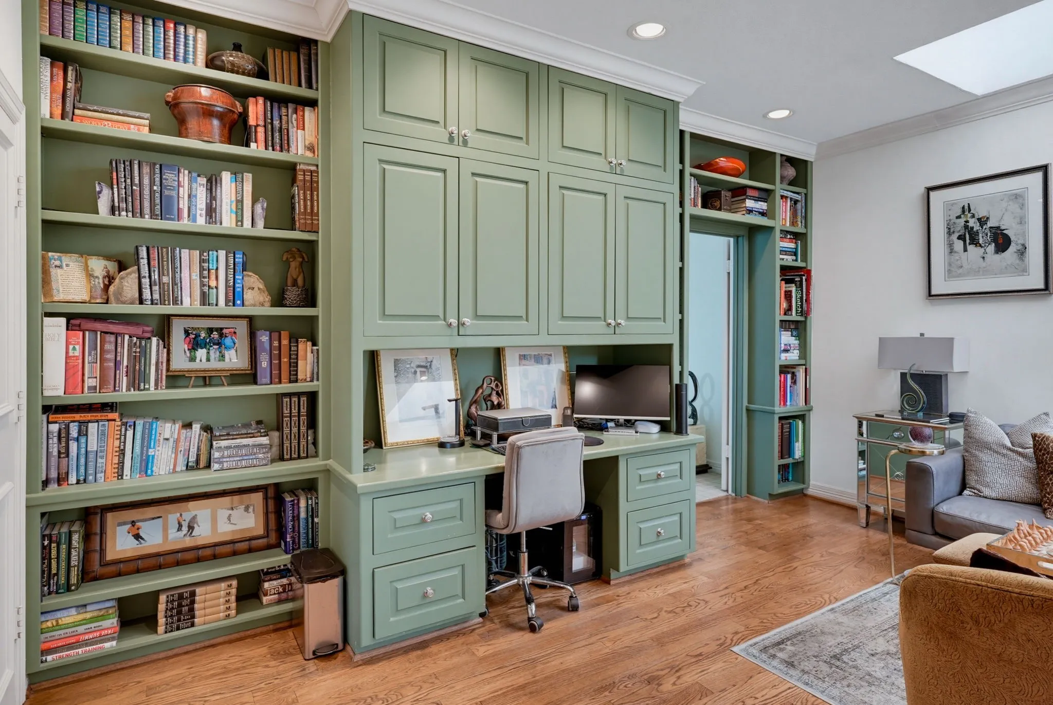 Condominium For Sale in Dallas County , 3416 Douglas Avenue, Dallas, Texas 75219, 2 Bedroom, 3 Bathroom, 1 Garage spaces, 1,657 Sqft, built in 1981, mls#21398310, Real Estate Agent in Dallas, Homes For Sale in Dallas county, Homes For Sale in Dallas, Realtor in Dallas Texas, Real Estate Brokerage Independent Realty Texas, Luminita Cordes Realtor