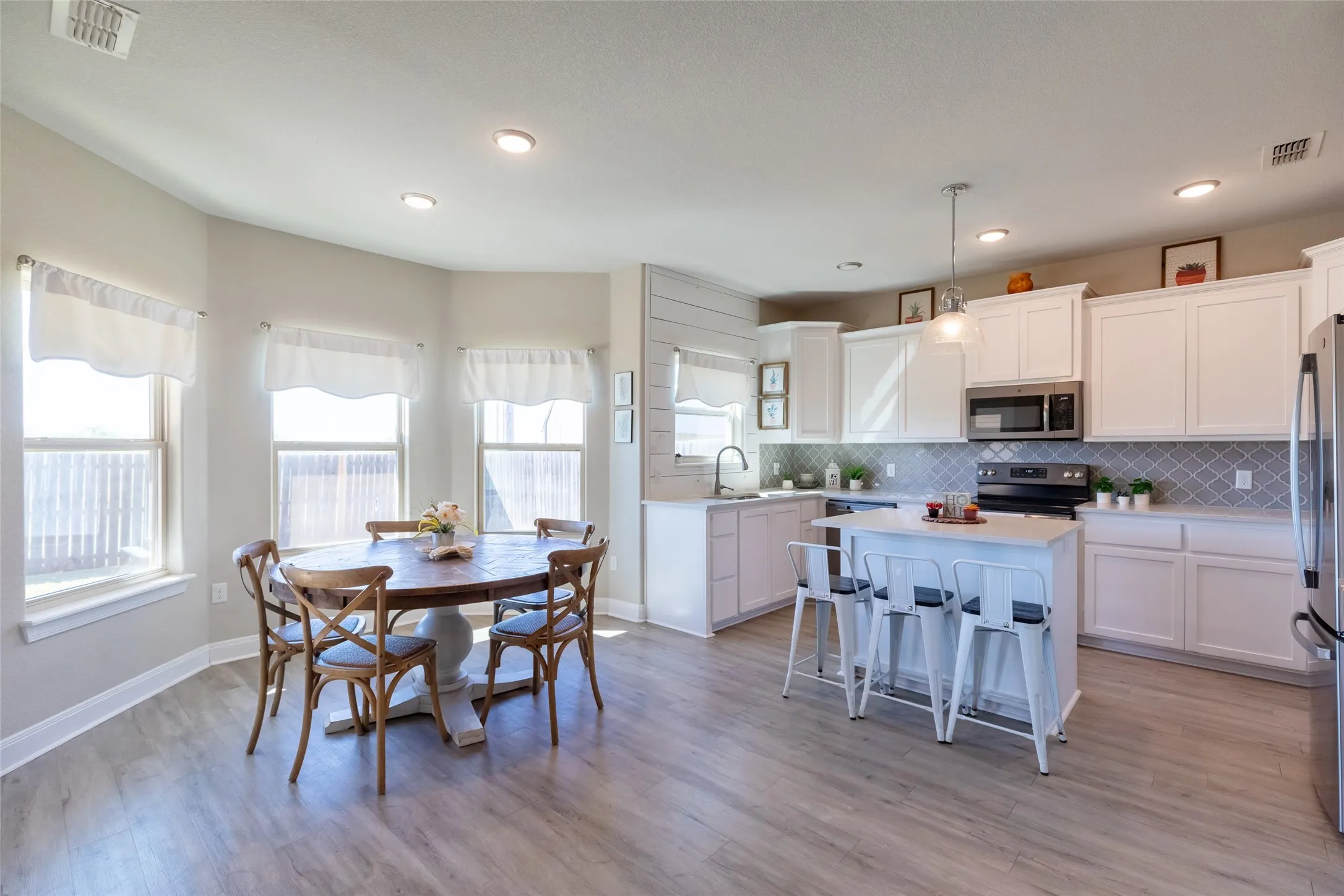 Single Family Residence For Sale in Taylor County , 6825 Inverness Street, Abilene, Texas 79606, 3 Bedroom, 2 Bathroom, 2 Garage spaces, 1,834 Sqft, built in 2018, mls#21404587, Real Estate Agent in Abilene, Homes For Sale in Taylor county, Homes For Sale in Abilene, Realtor in Abilene Texas, Real Estate Brokerage Independent Realty Texas, Luminita Cordes Realtor