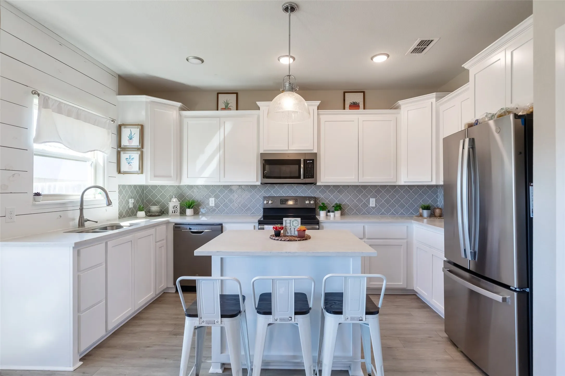 Single Family Residence For Sale in Taylor County , 6825 Inverness Street, Abilene, Texas 79606, 3 Bedroom, 2 Bathroom, 2 Garage spaces, 1,834 Sqft, built in 2018, mls#21404587, Real Estate Agent in Abilene, Homes For Sale in Taylor county, Homes For Sale in Abilene, Realtor in Abilene Texas, Real Estate Brokerage Independent Realty Texas, Luminita Cordes Realtor