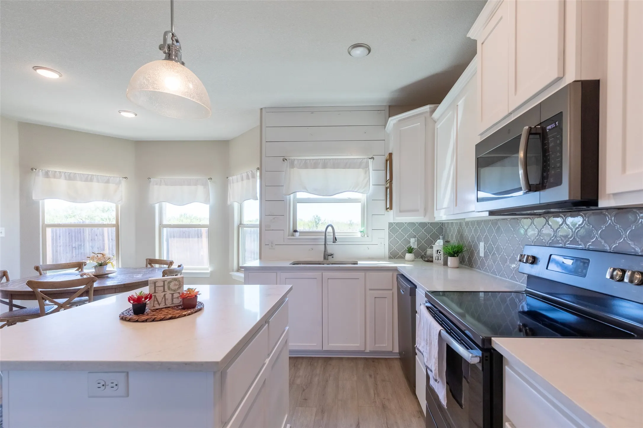 Single Family Residence For Sale in Taylor County , 6825 Inverness Street, Abilene, Texas 79606, 3 Bedroom, 2 Bathroom, 2 Garage spaces, 1,834 Sqft, built in 2018, mls#21404587, Real Estate Agent in Abilene, Homes For Sale in Taylor county, Homes For Sale in Abilene, Realtor in Abilene Texas, Real Estate Brokerage Independent Realty Texas, Luminita Cordes Realtor