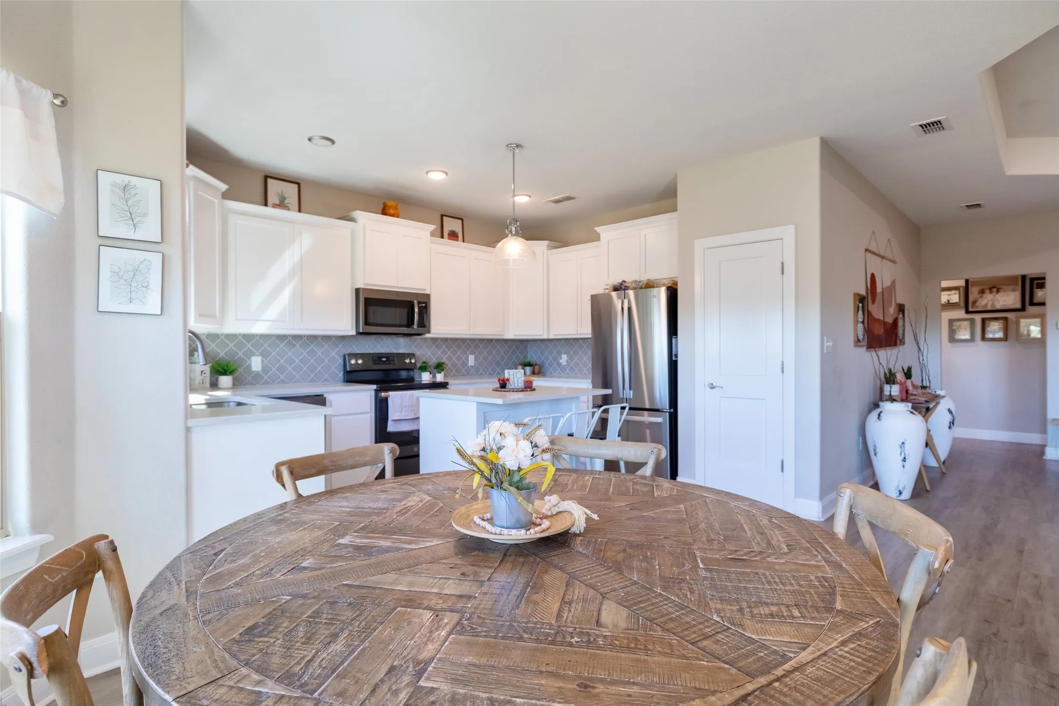 Single Family Residence For Sale in Taylor County , 6825 Inverness Street, Abilene, Texas 79606, 3 Bedroom, 2 Bathroom, 2 Garage spaces, 1,834 Sqft, built in 2018, mls#21404587, Real Estate Agent in Abilene, Homes For Sale in Taylor county, Homes For Sale in Abilene, Realtor in Abilene Texas, Real Estate Brokerage Independent Realty Texas, Luminita Cordes Realtor