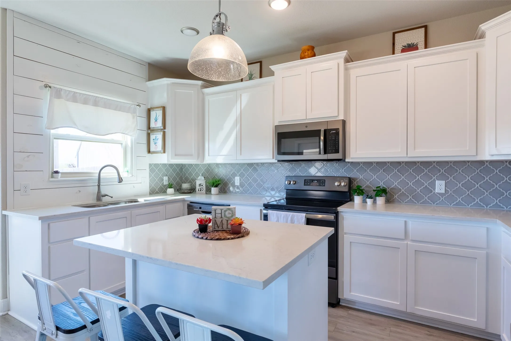 Single Family Residence For Sale in Taylor County , 6825 Inverness Street, Abilene, Texas 79606, 3 Bedroom, 2 Bathroom, 2 Garage spaces, 1,834 Sqft, built in 2018, mls#21404587, Real Estate Agent in Abilene, Homes For Sale in Taylor county, Homes For Sale in Abilene, Realtor in Abilene Texas, Real Estate Brokerage Independent Realty Texas, Luminita Cordes Realtor